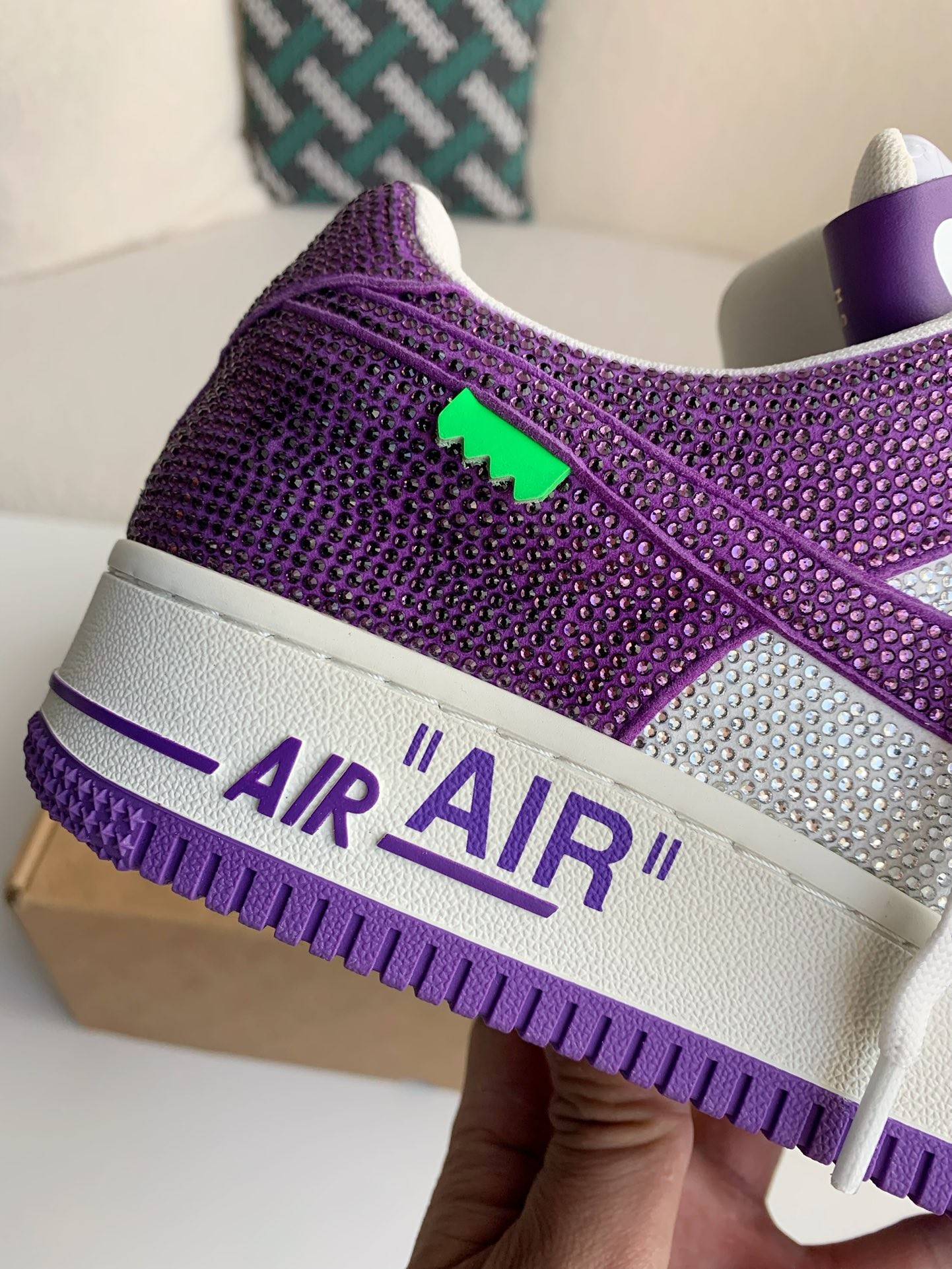 L*V × NIKE AIR FORCE 1 SNEAKER