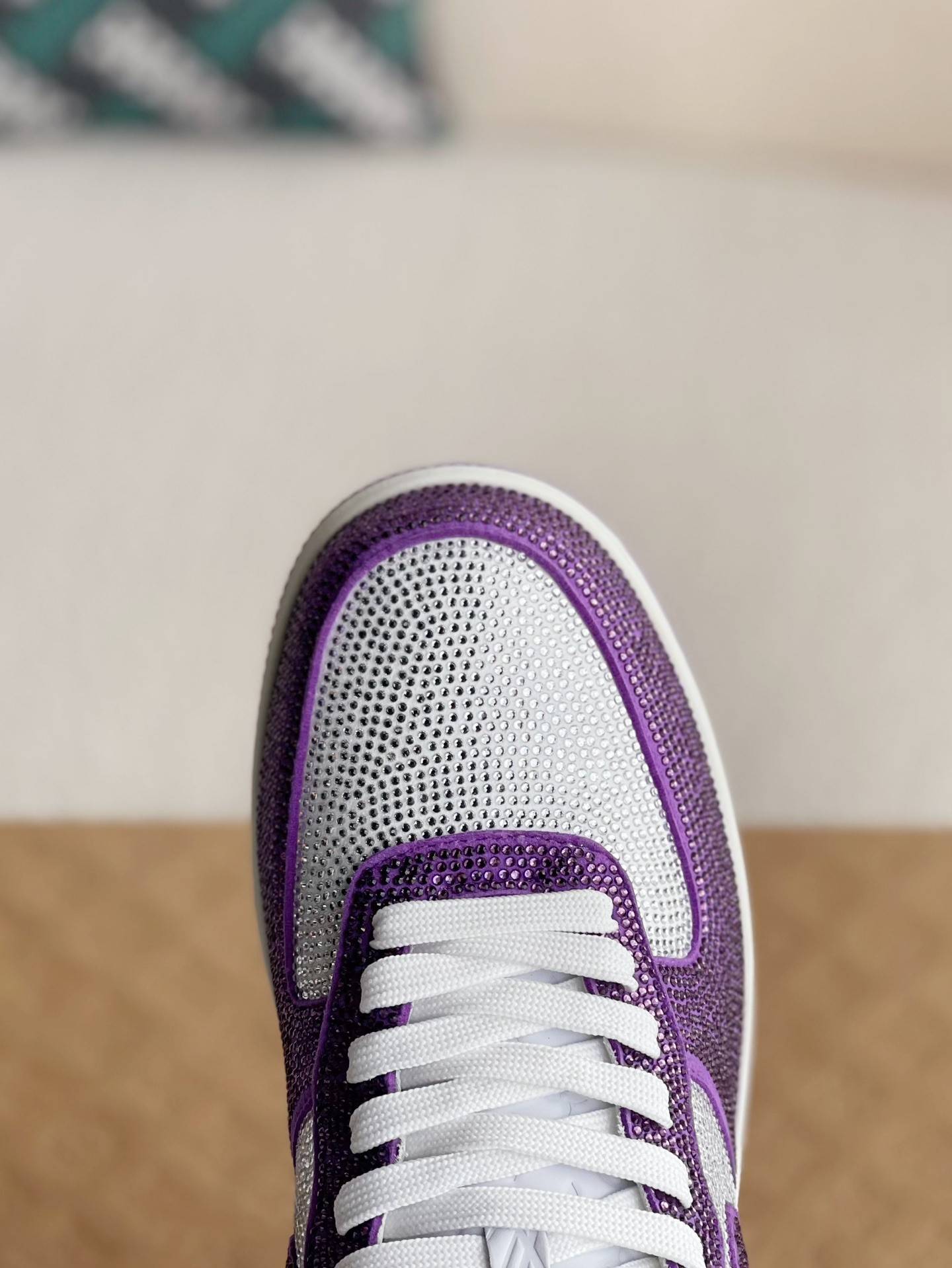 L*V × NIKE AIR FORCE 1 SNEAKER