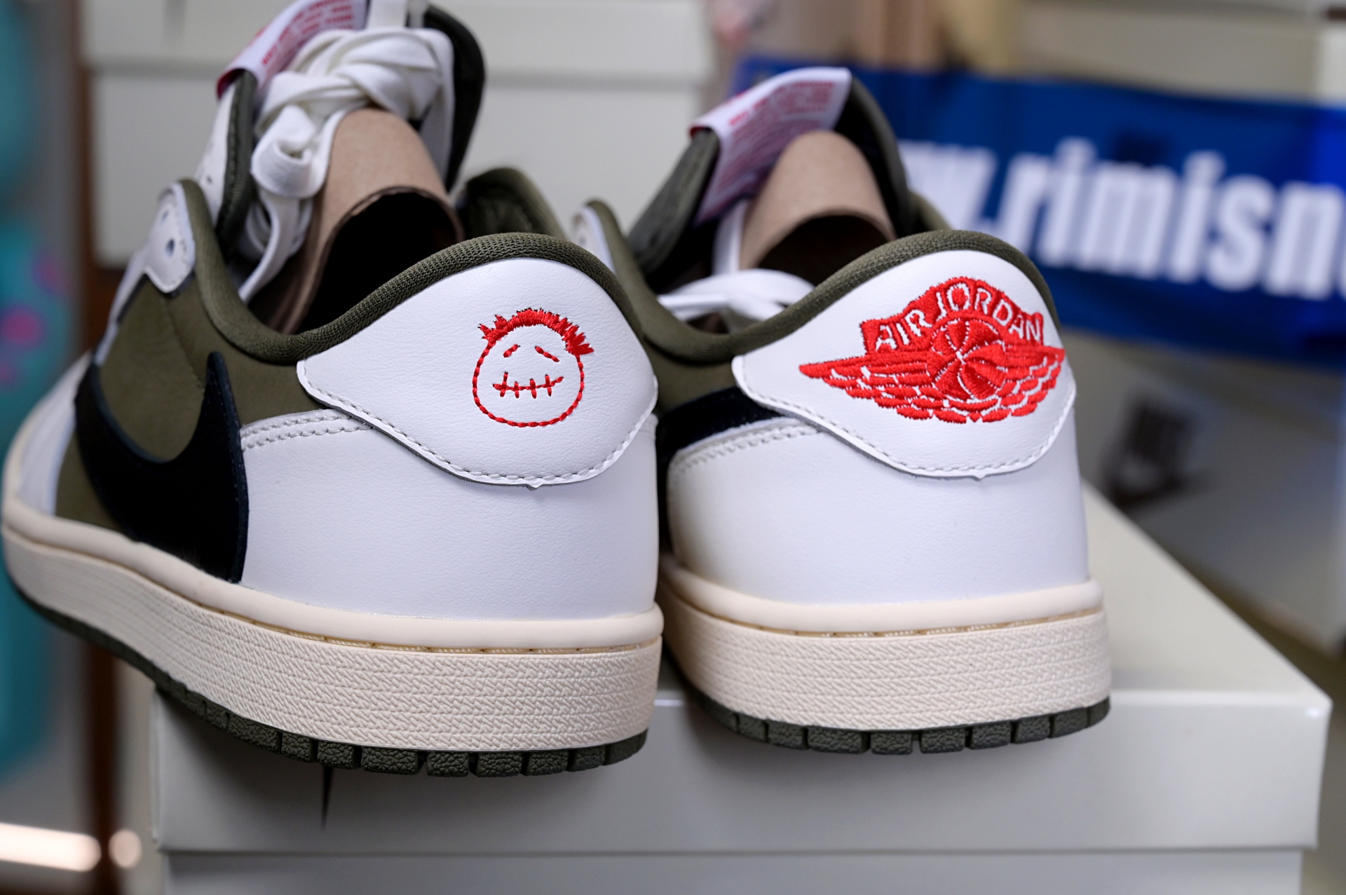 Travis Scott x Jordan Air Jordan 1 Low OG “Medium Olive”