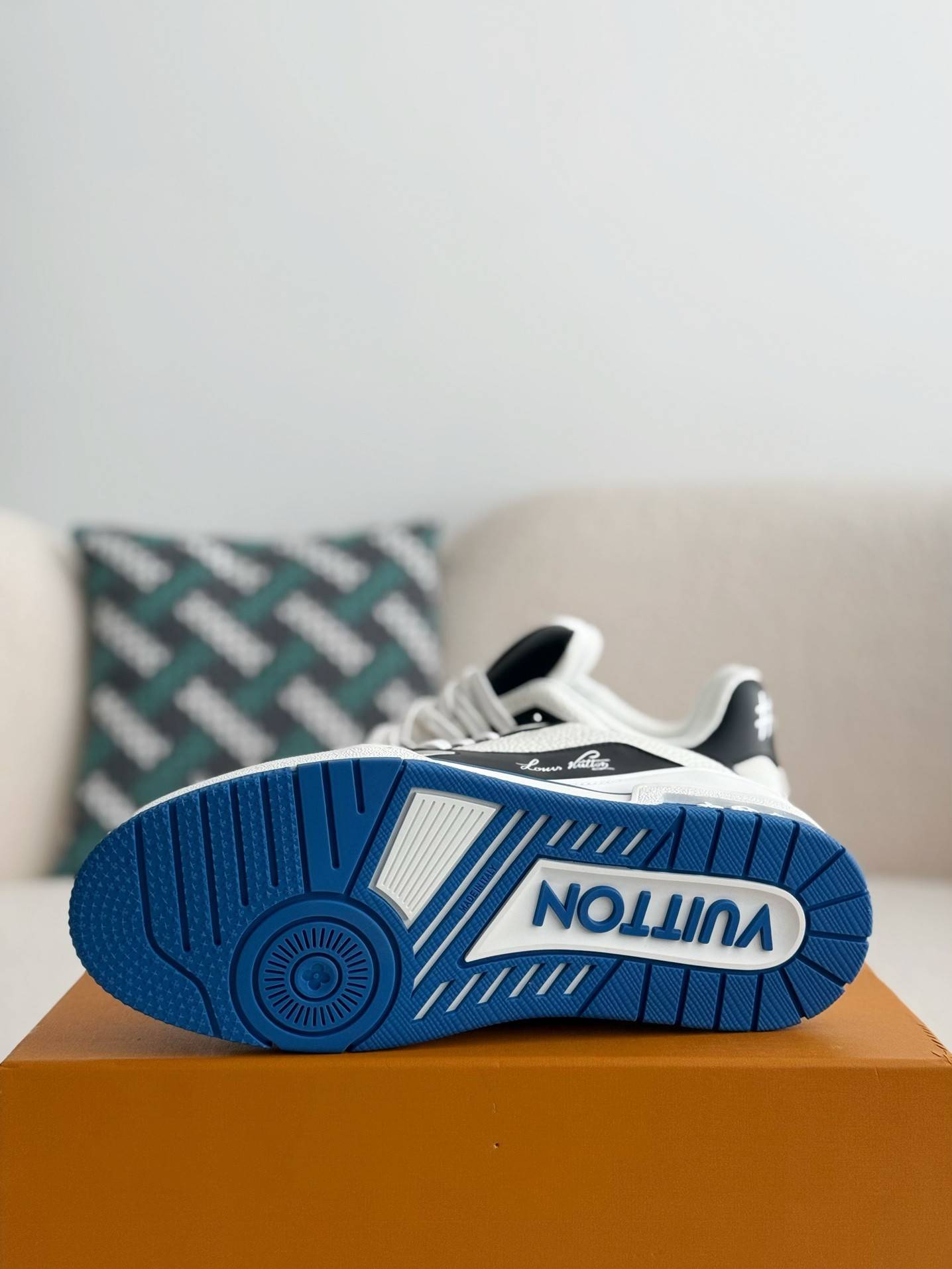 L*V TRAINER SNEAKERS