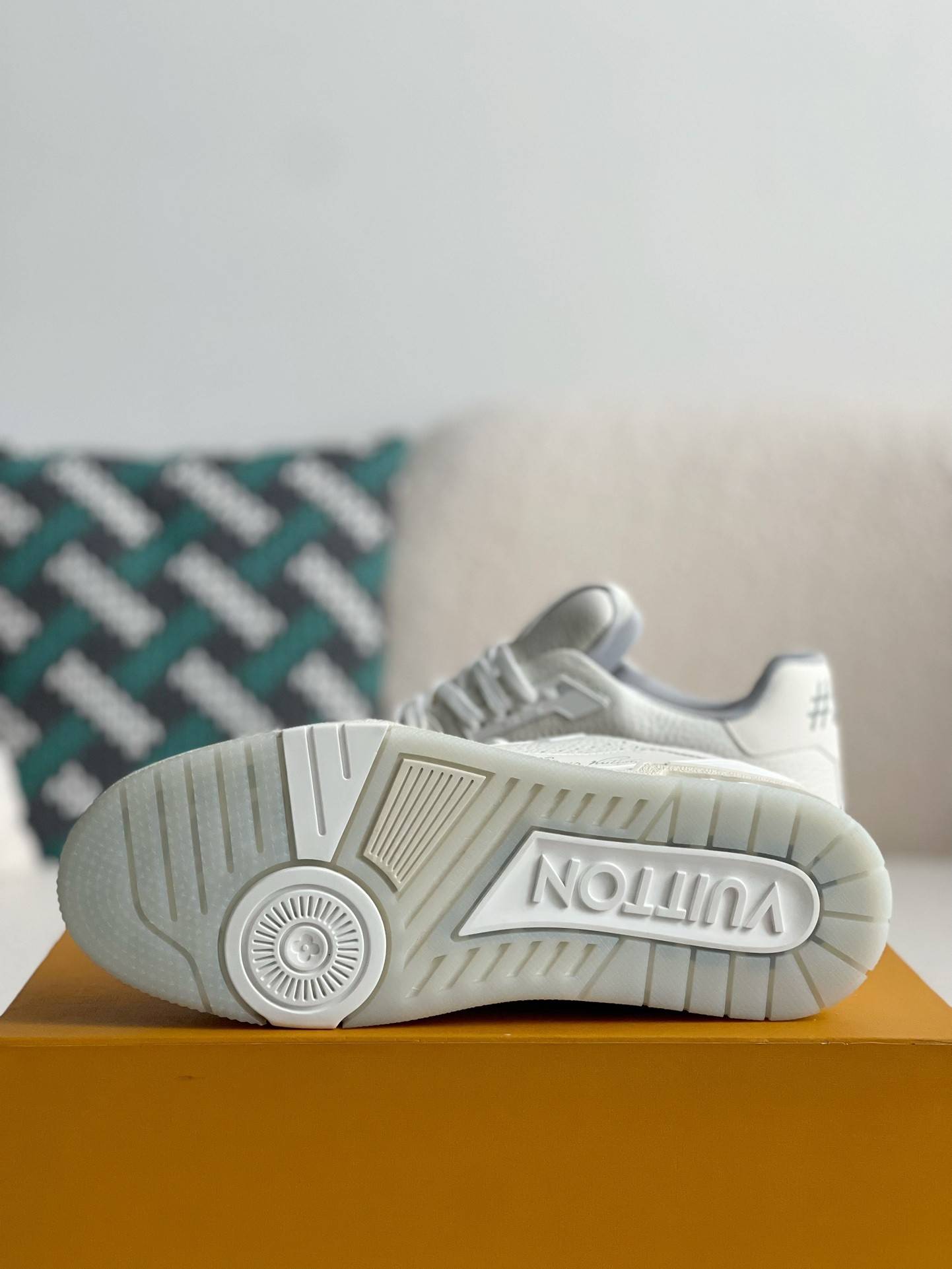 L*V TRAINER  Sneakers