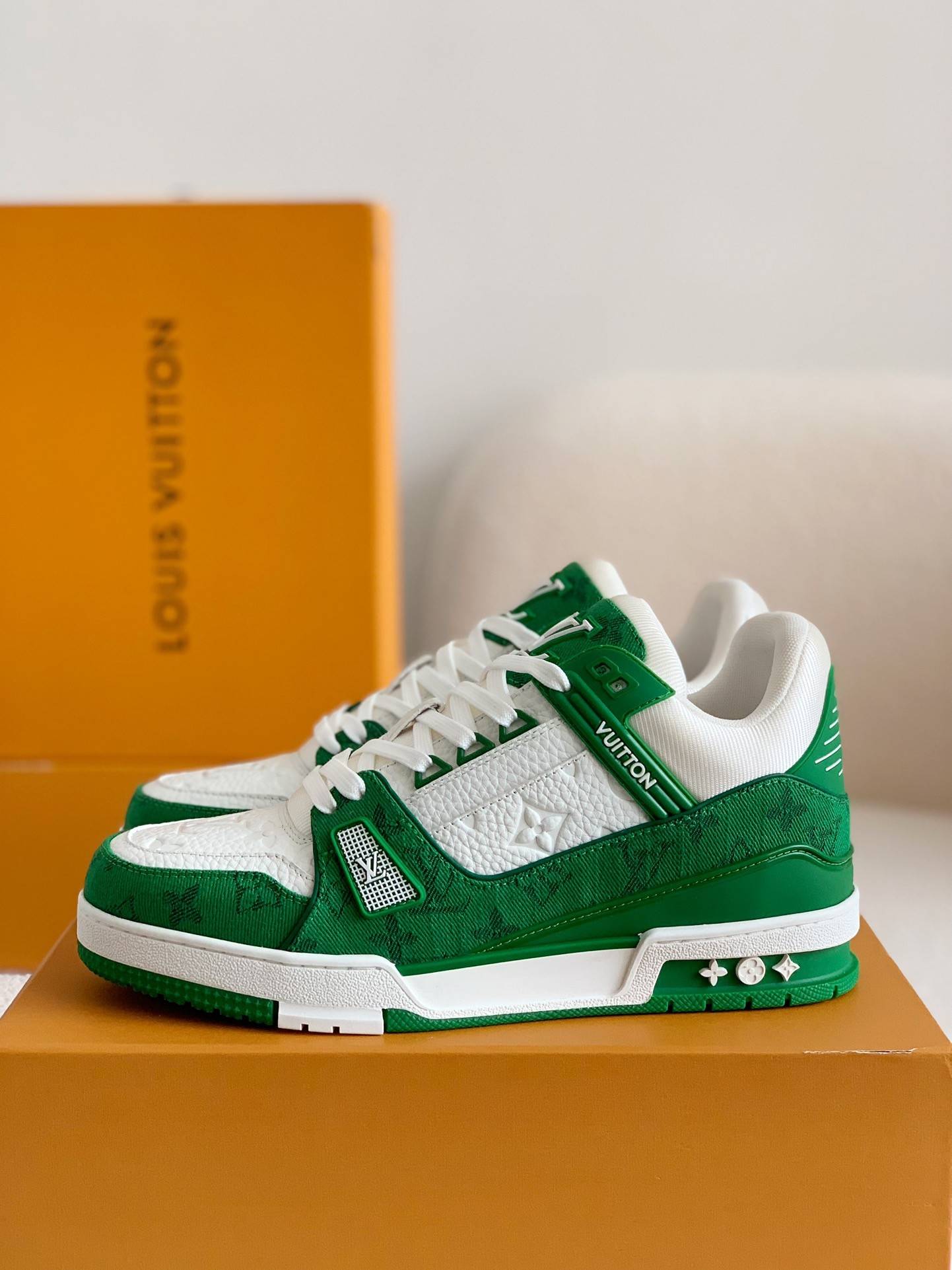 L*V TRAINER 1A8FN8 Sneakers