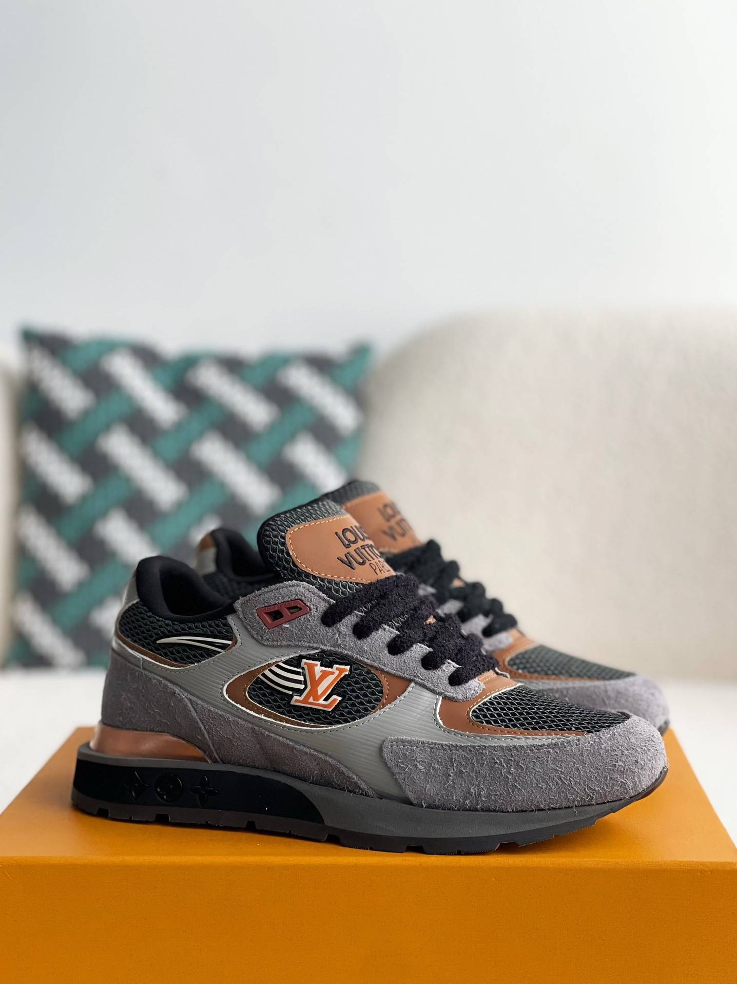 L*V Low-top running shoes