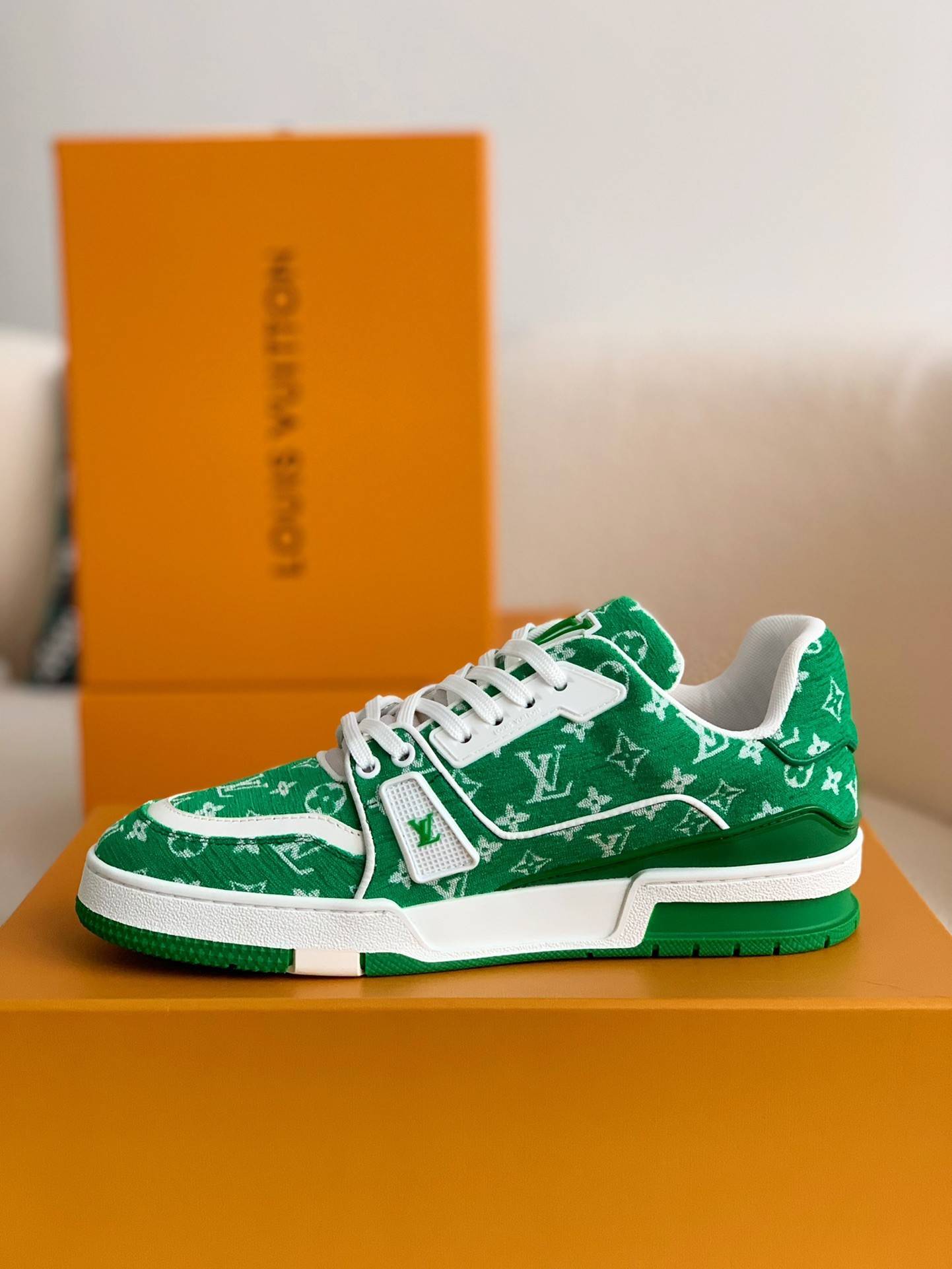 L*V TRAINER Sneakers