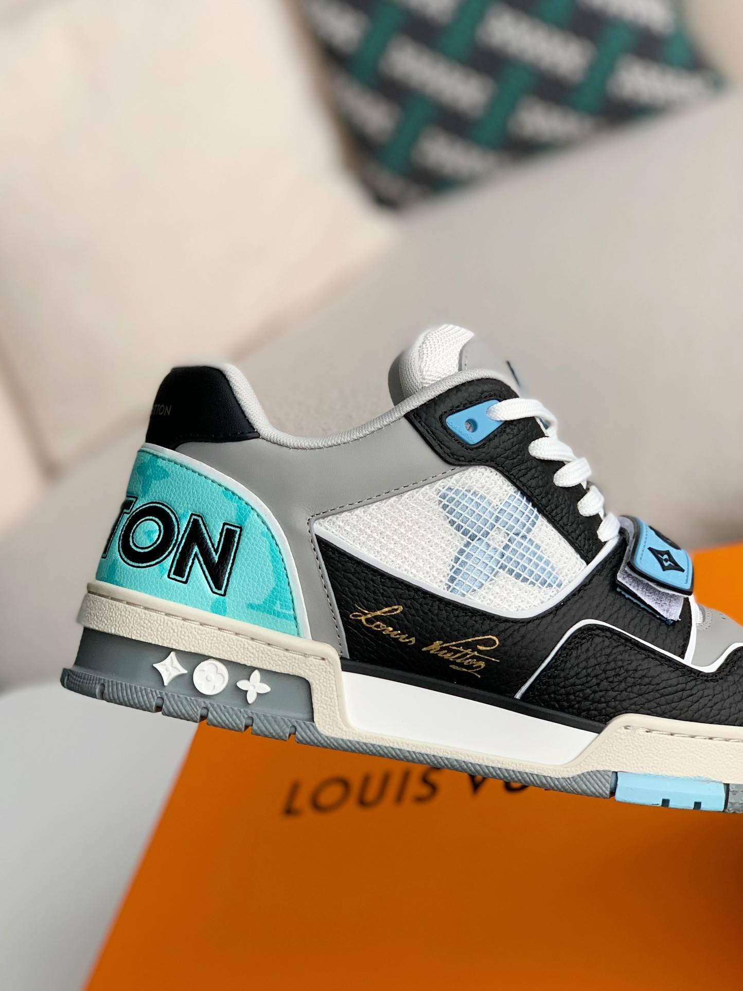 L*V TRAINER Sneakers