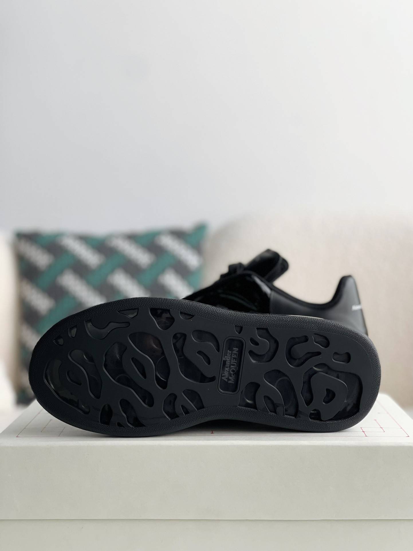 A1exa*der Mcqv*en MQ golden cowhide tail Air cushion bottom Sneakers