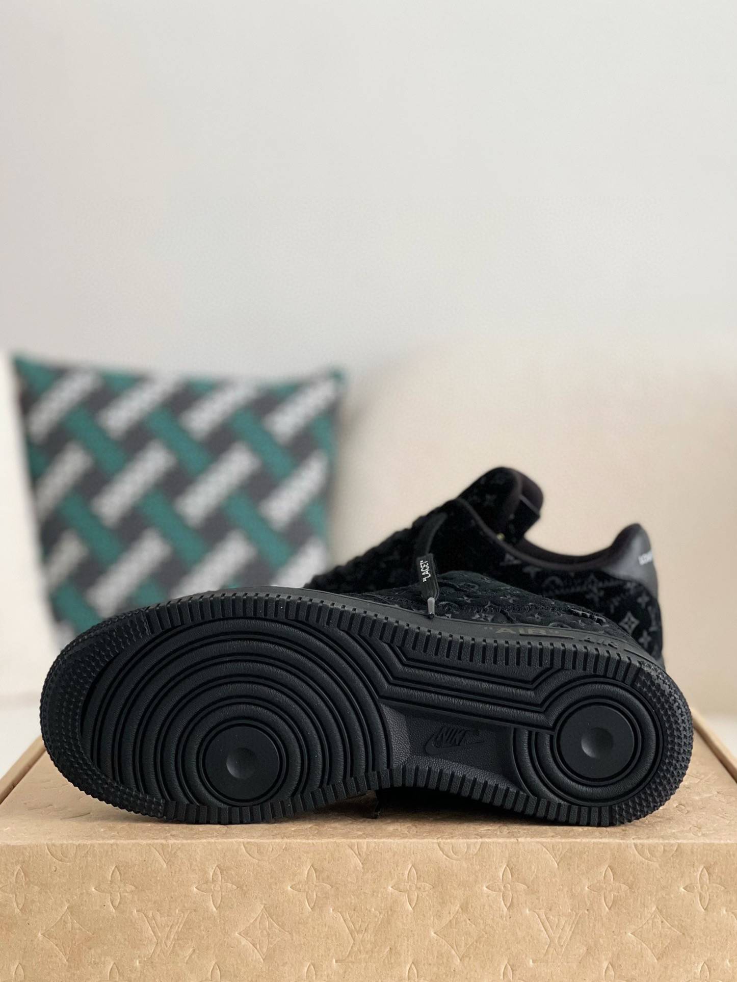 L*V × NIKE AIR FORCE 1 Sneaker