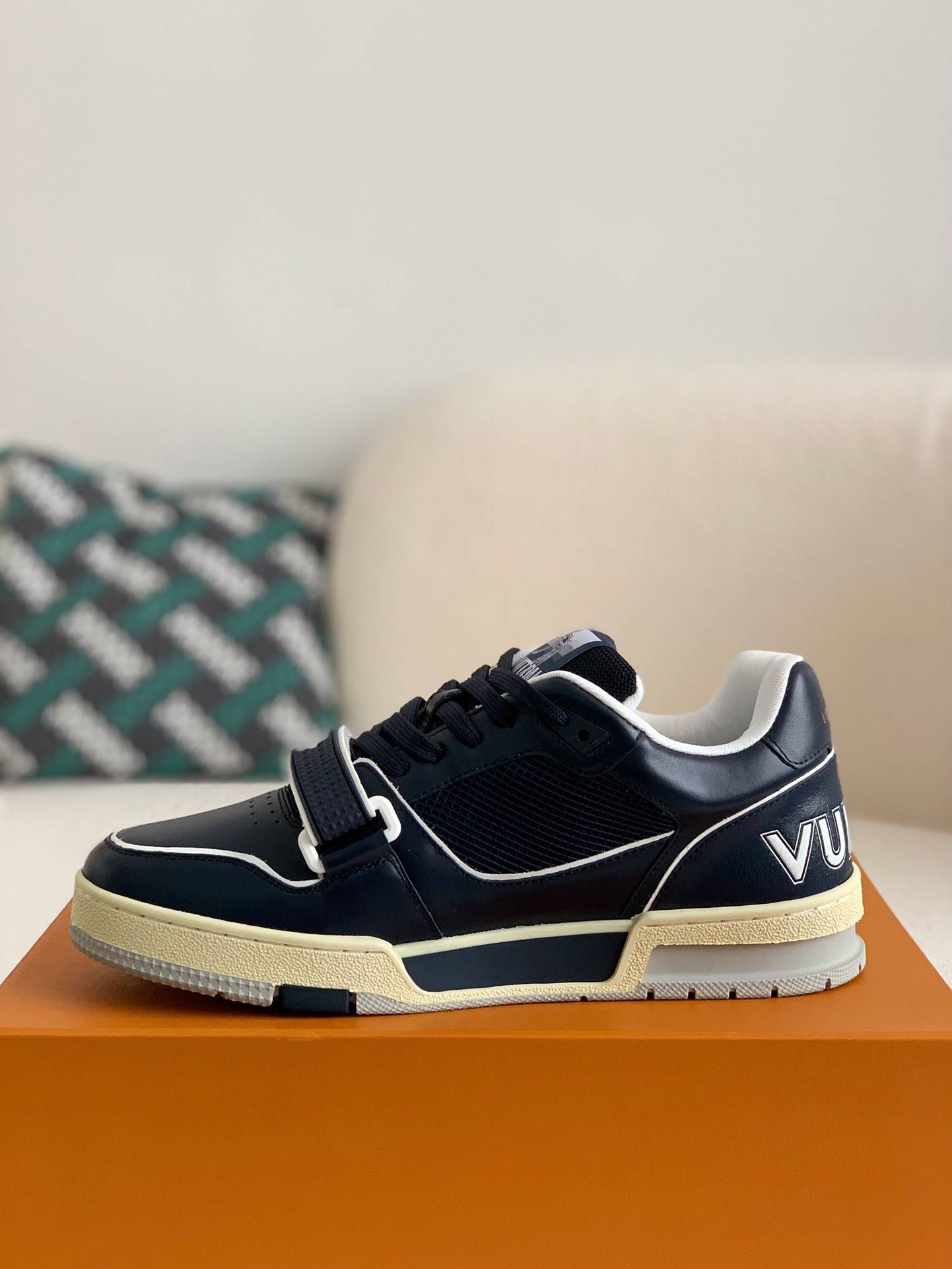 L*V TRAINER 1A98UX Sneakers Fall/Winter