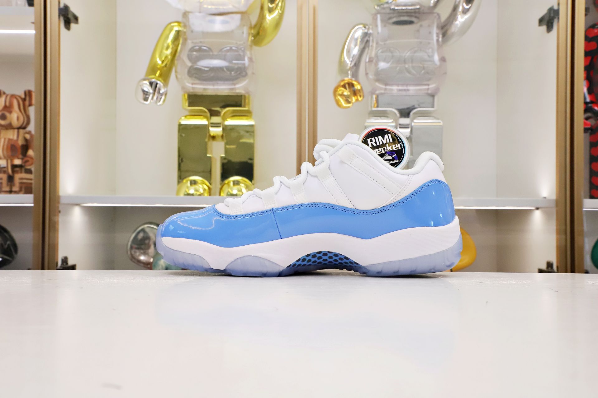 AIR JORDAN 11 LOW COLUMBIA