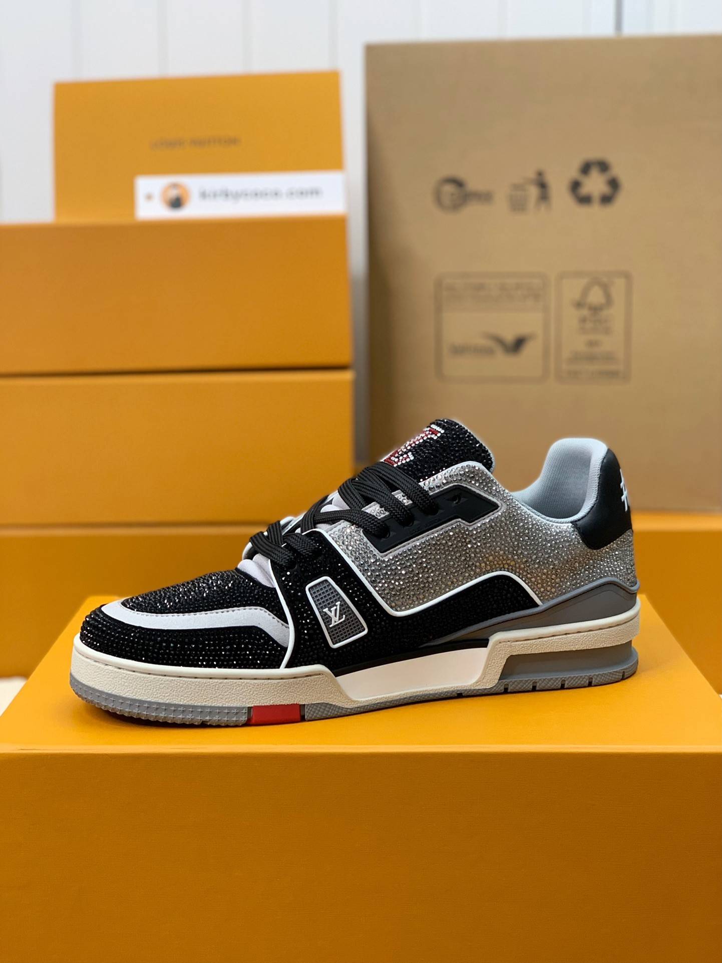 L*V TRAINER Sneakers