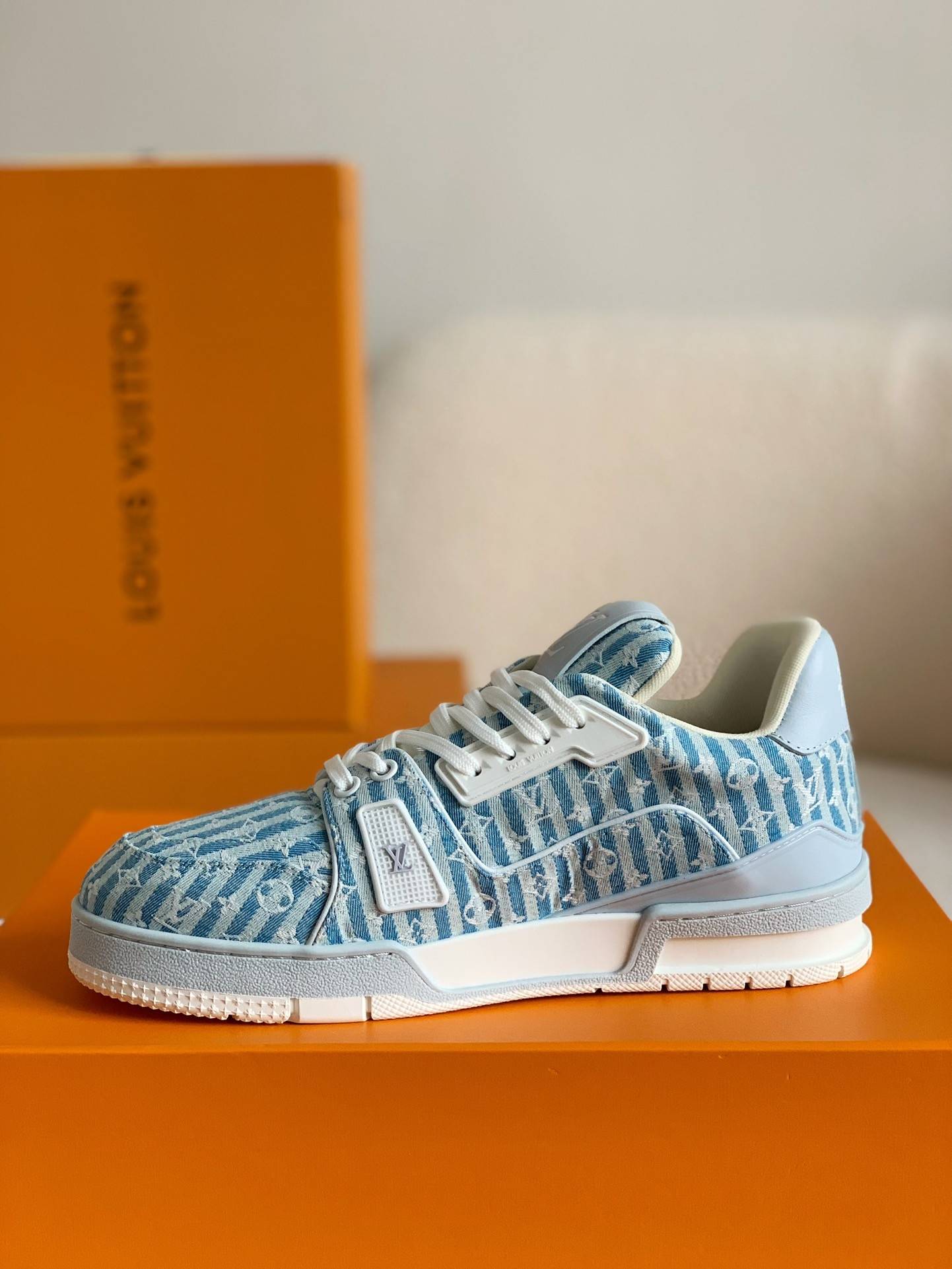 L*V TRAINER SNEAKERS