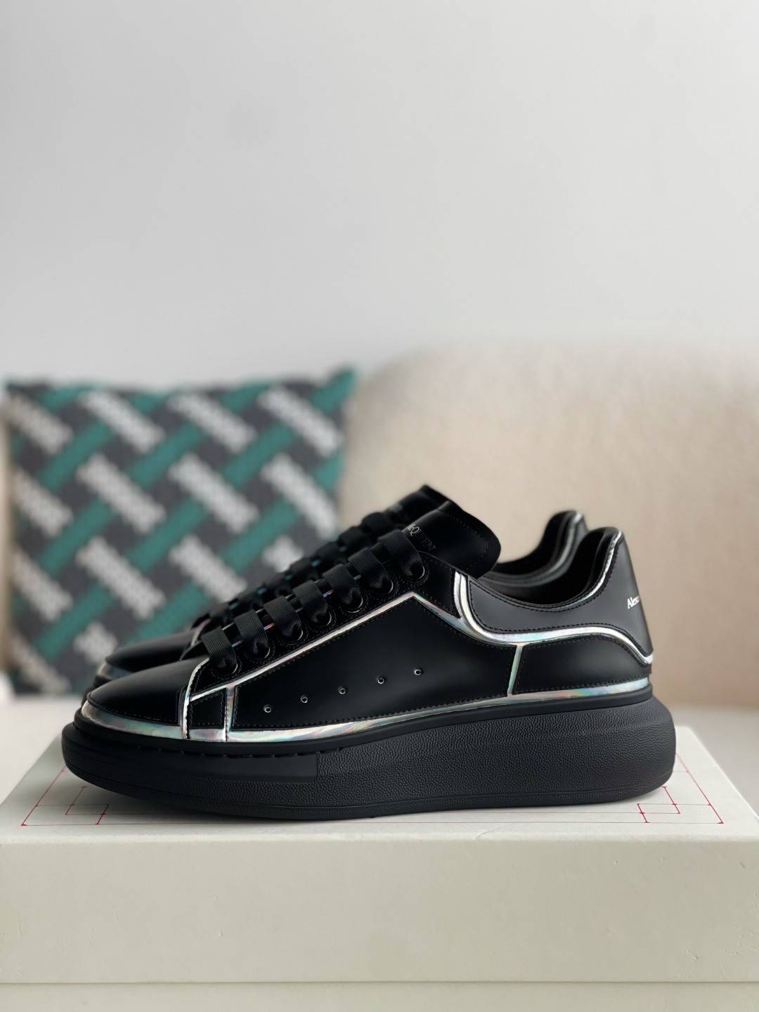 A1exa*der Mcqv*en MQ golden cowhide tail Air cushion bottom Sneakers