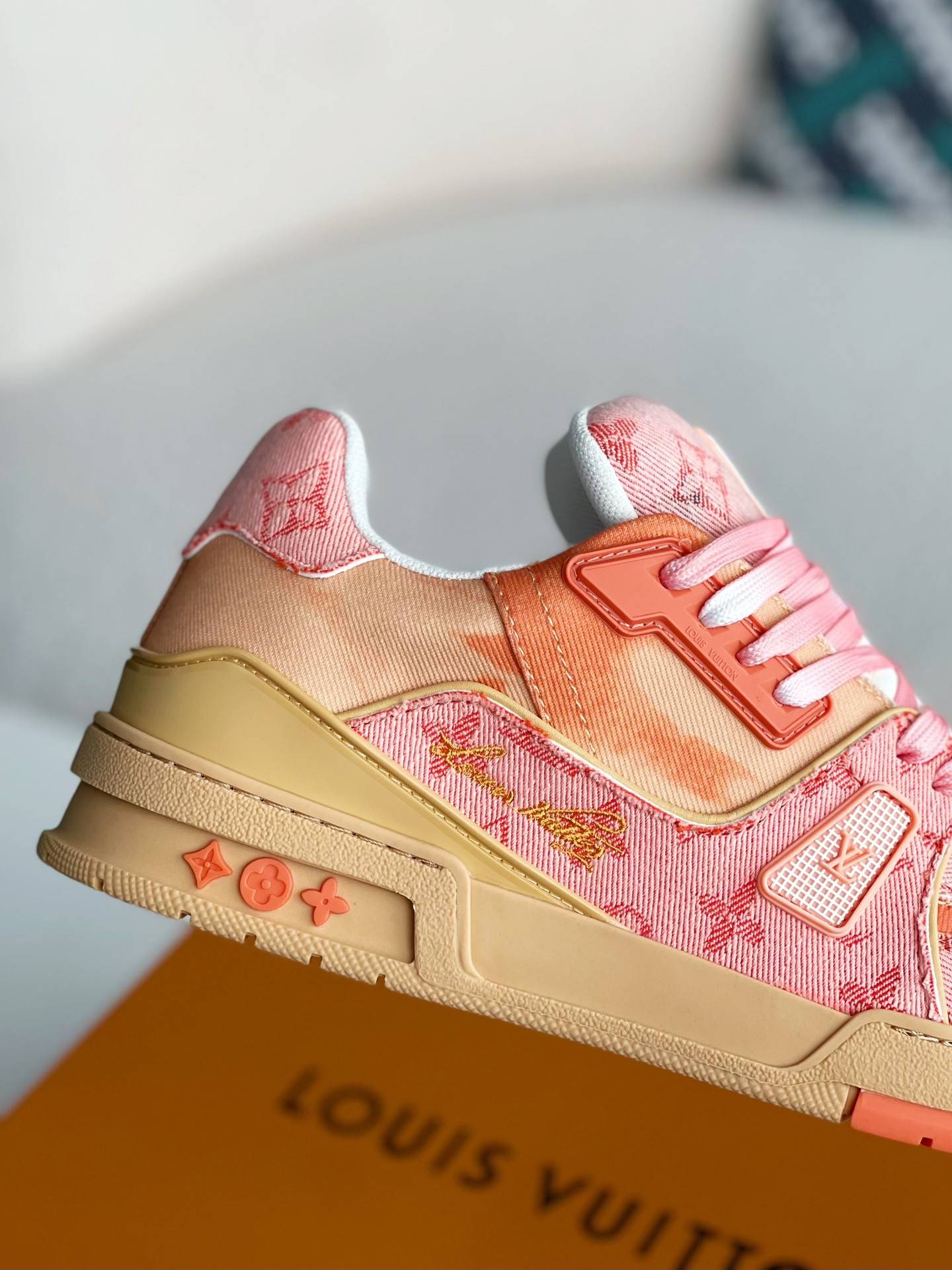 L*V TRAINER SNEAKERS