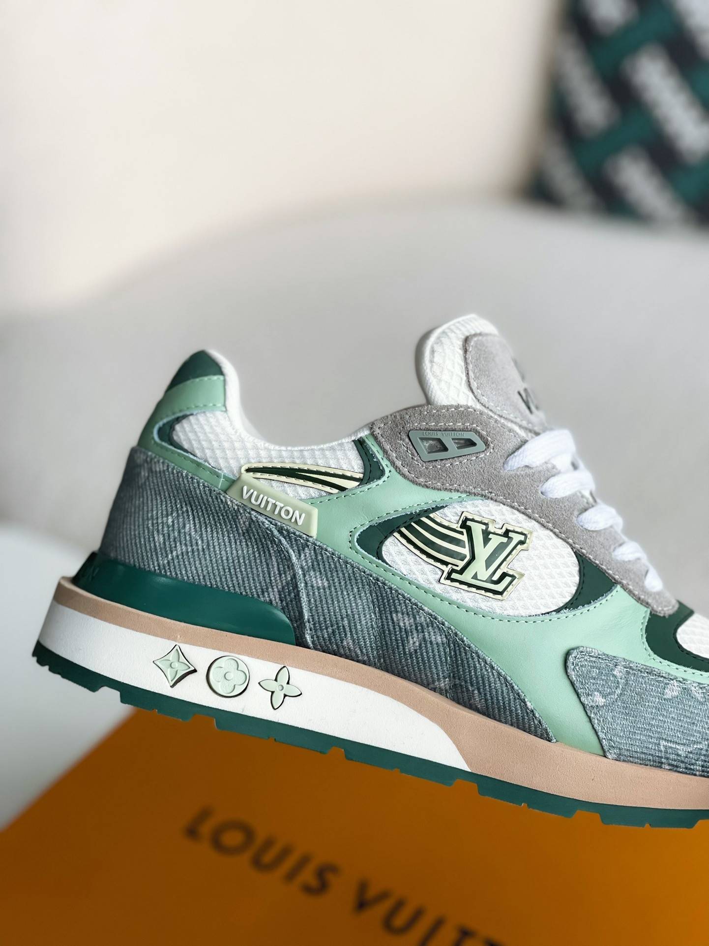 L*V Low-top running shoes