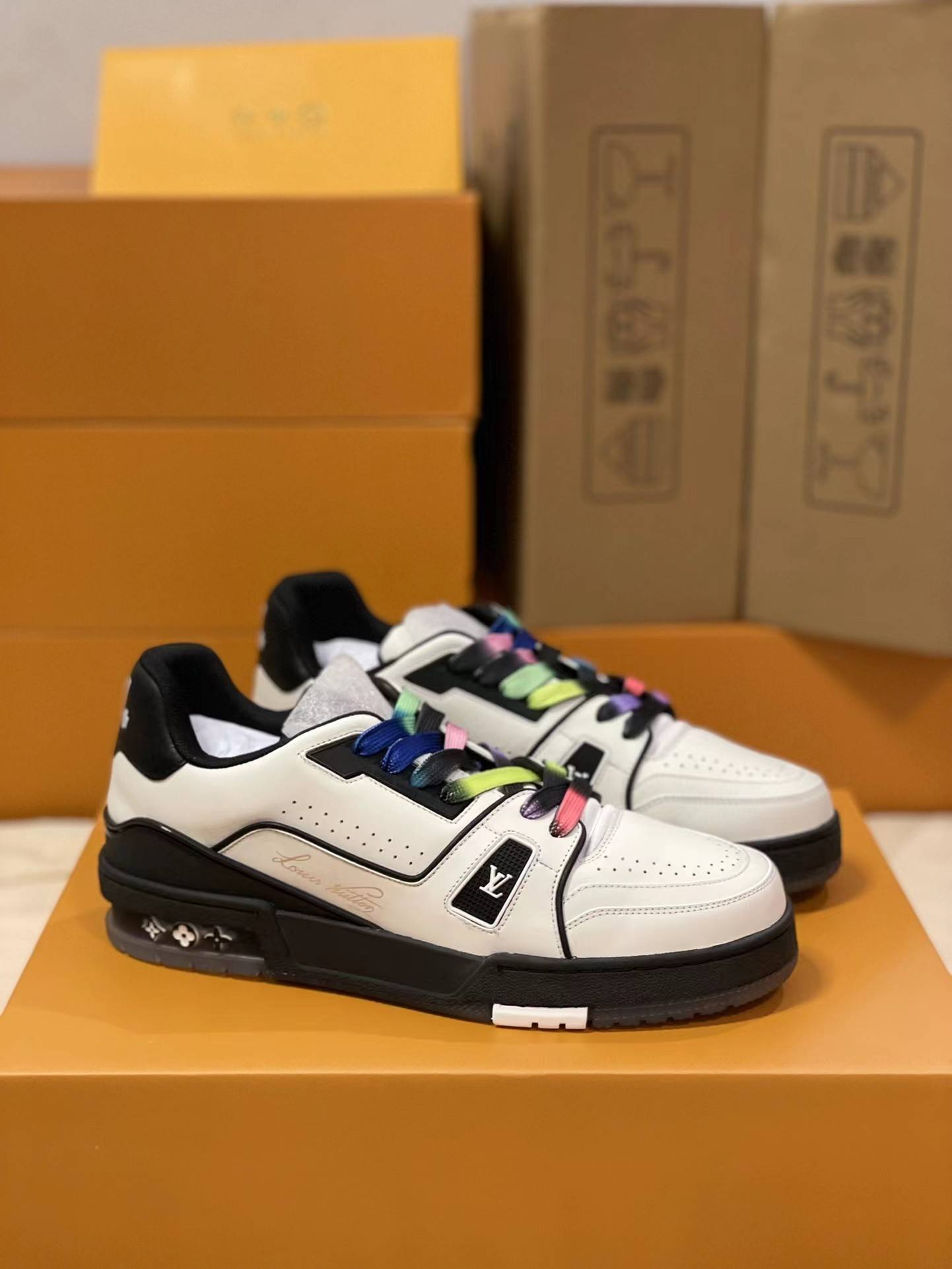 L*V TRAINER 1A9IQ5 Sneakers