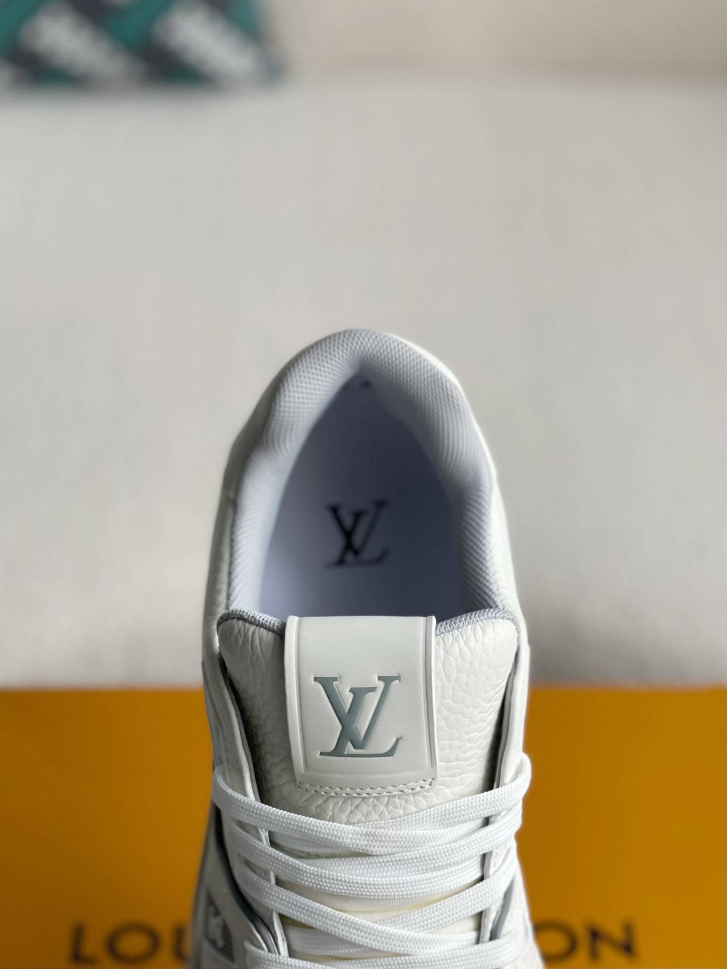 L*V TRAINER  Sneakers