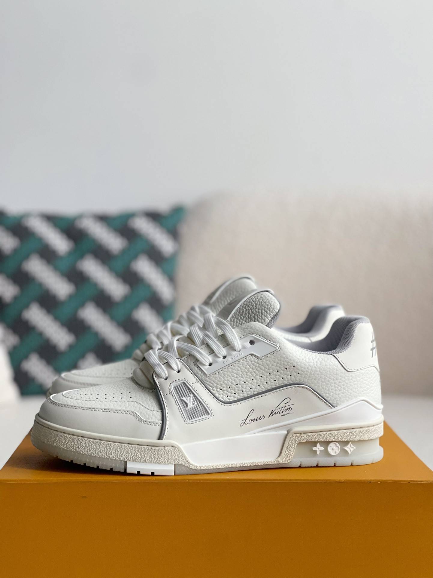 L*V TRAINER  Sneakers