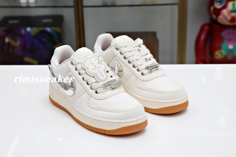 TRAVIS SCOTT X AIR FORCE 1 