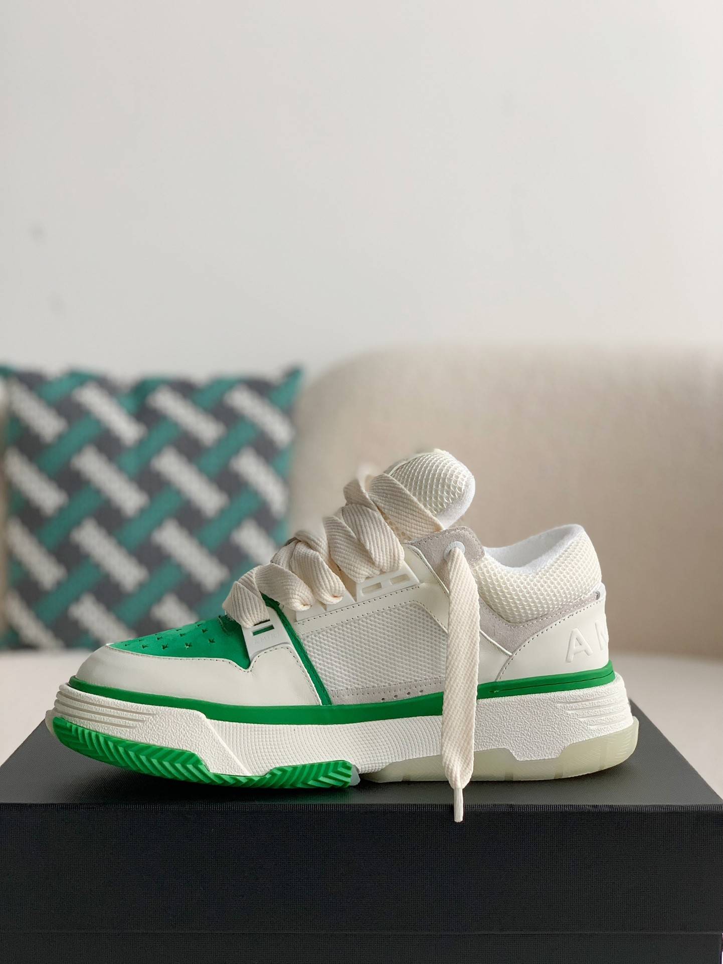 A*RI sneaker