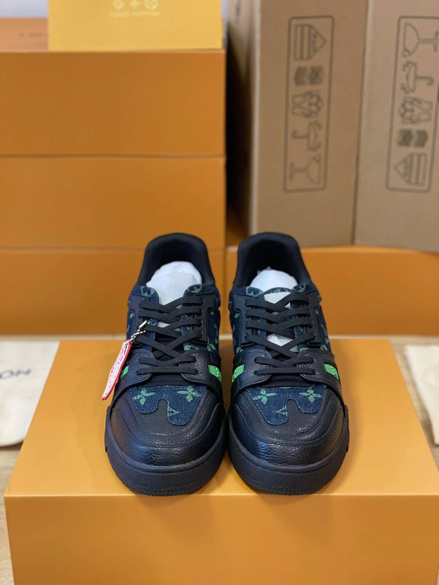 L*V TRAINER 1A9IQ5 Sneakers