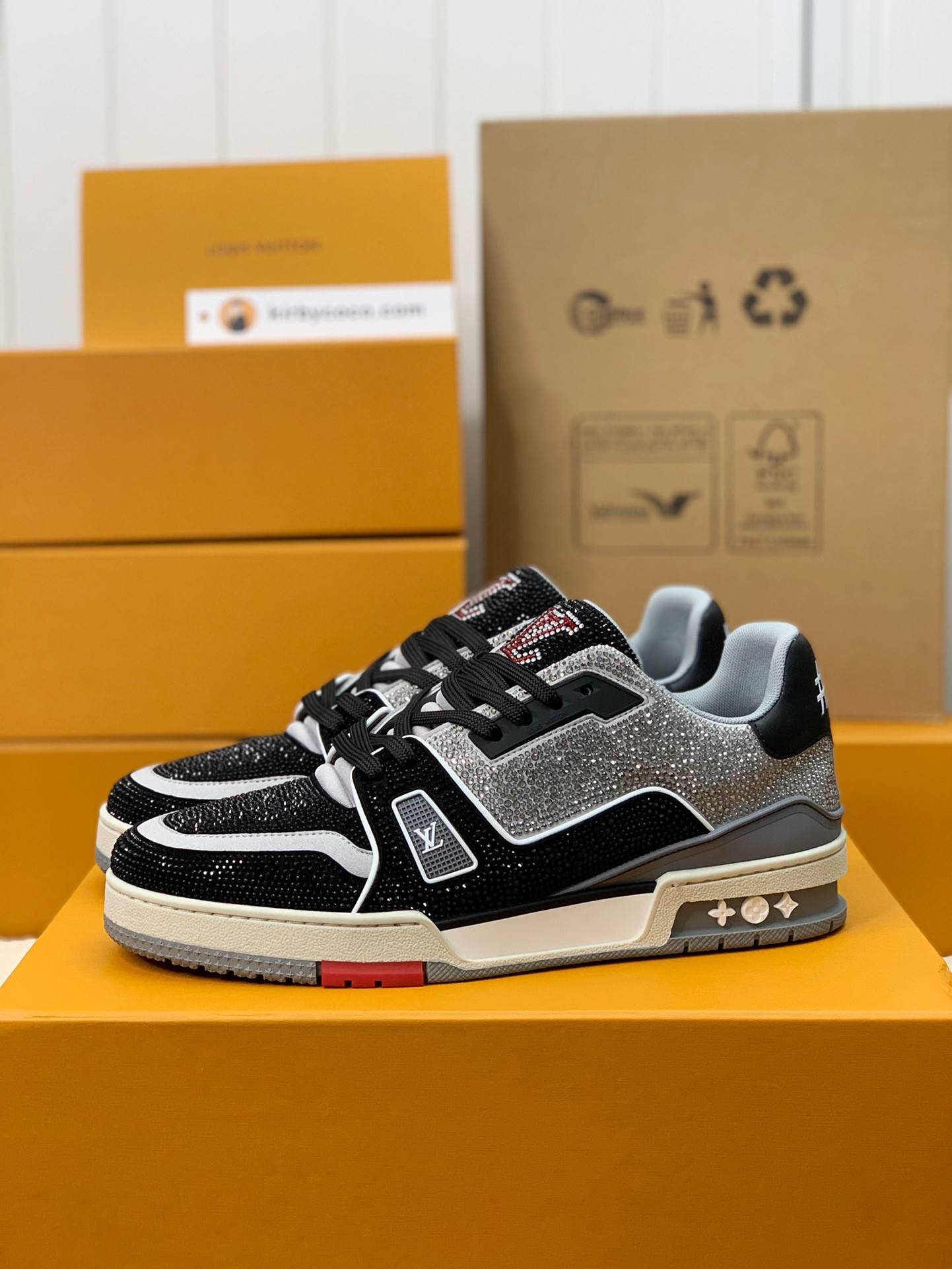 L*V TRAINER Sneakers