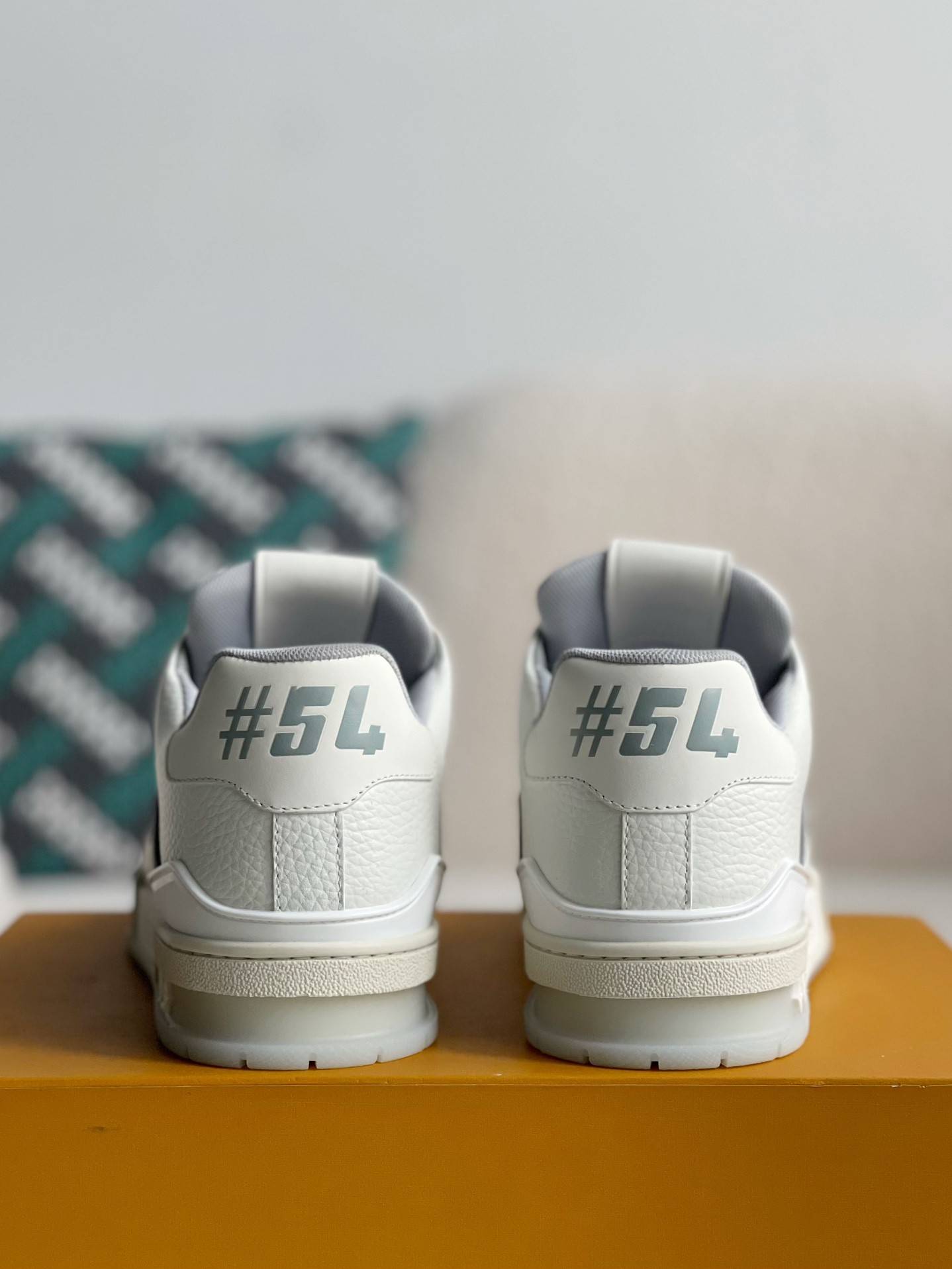 L*V TRAINER  Sneakers