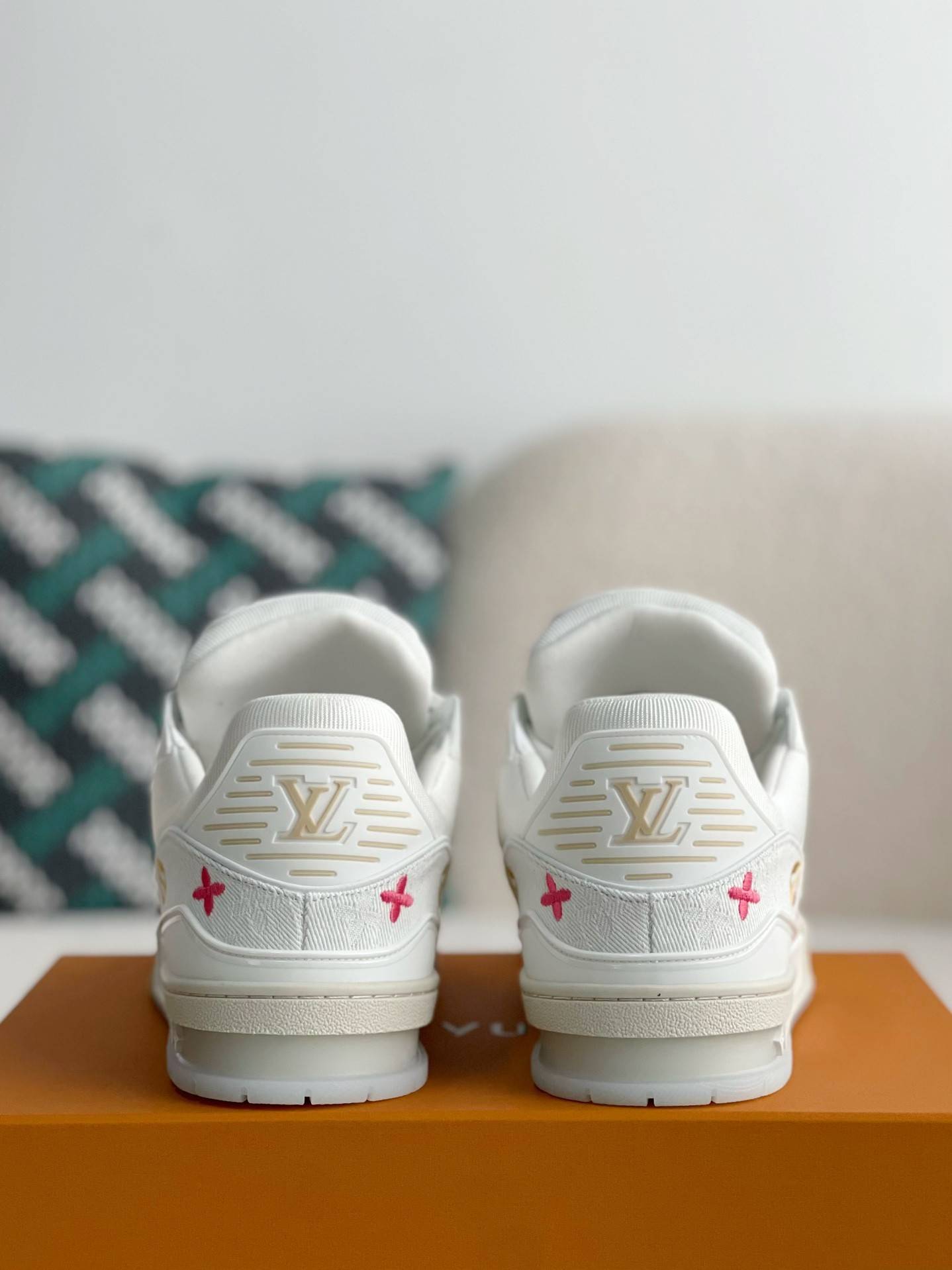 L*V TRAINER SNEAKERS