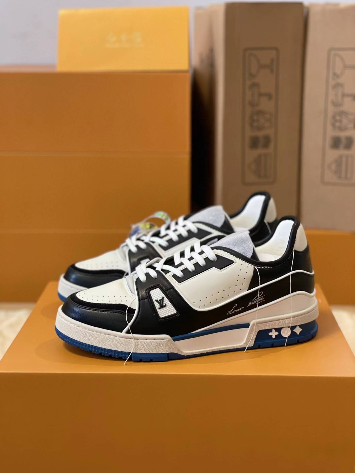 L*V TRAINER 1A9IQ5 Sneakers