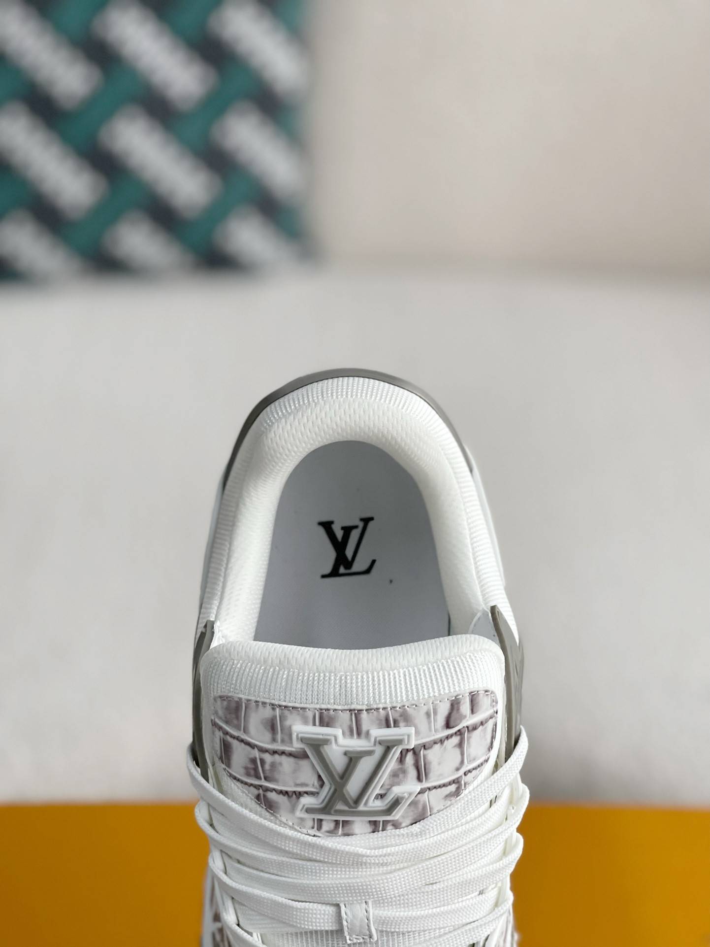 L*V TRAINER SNEAKERS