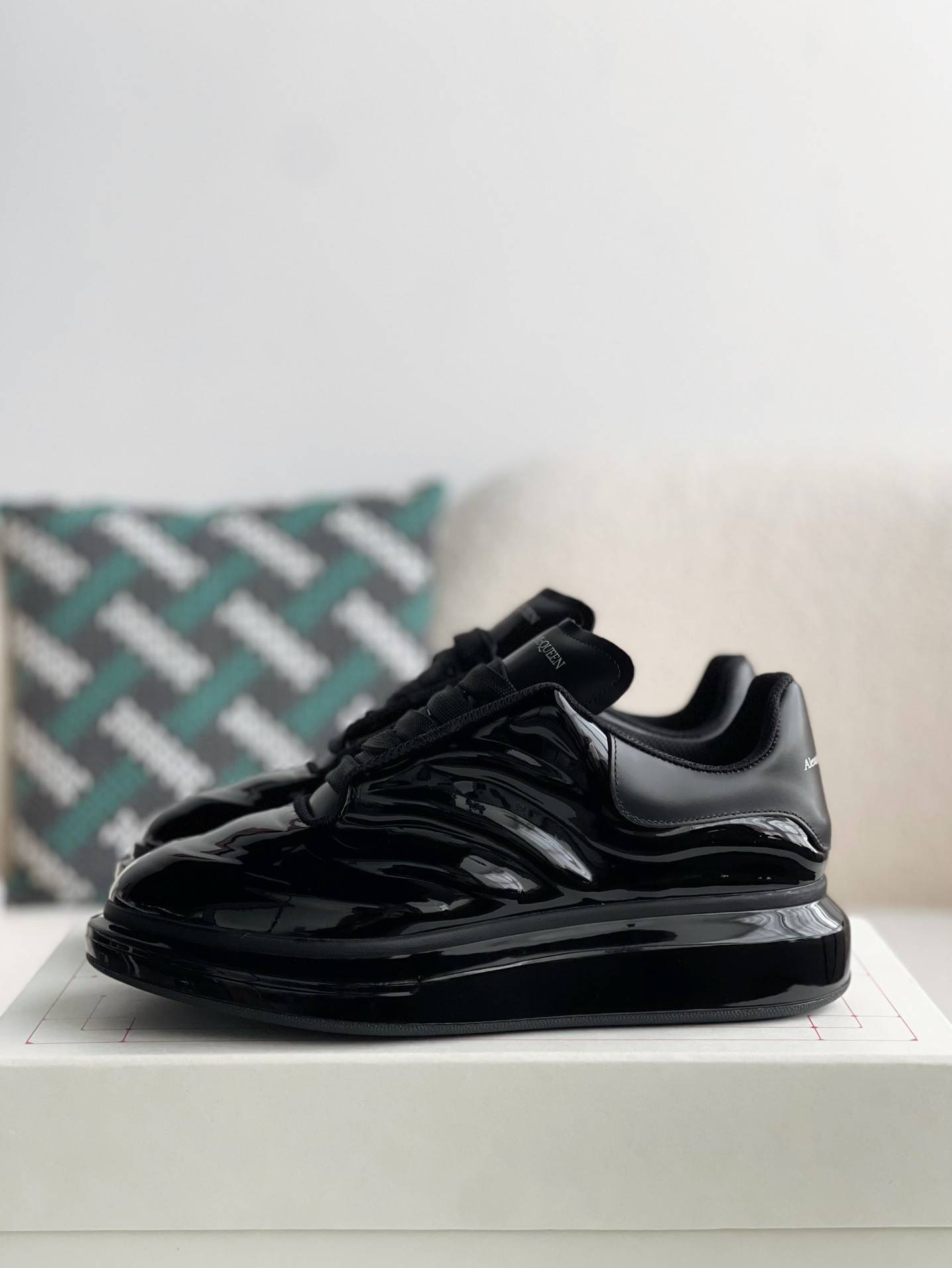 A1exa*der Mcqv*en MQ golden cowhide tail Air cushion bottom Sneakers