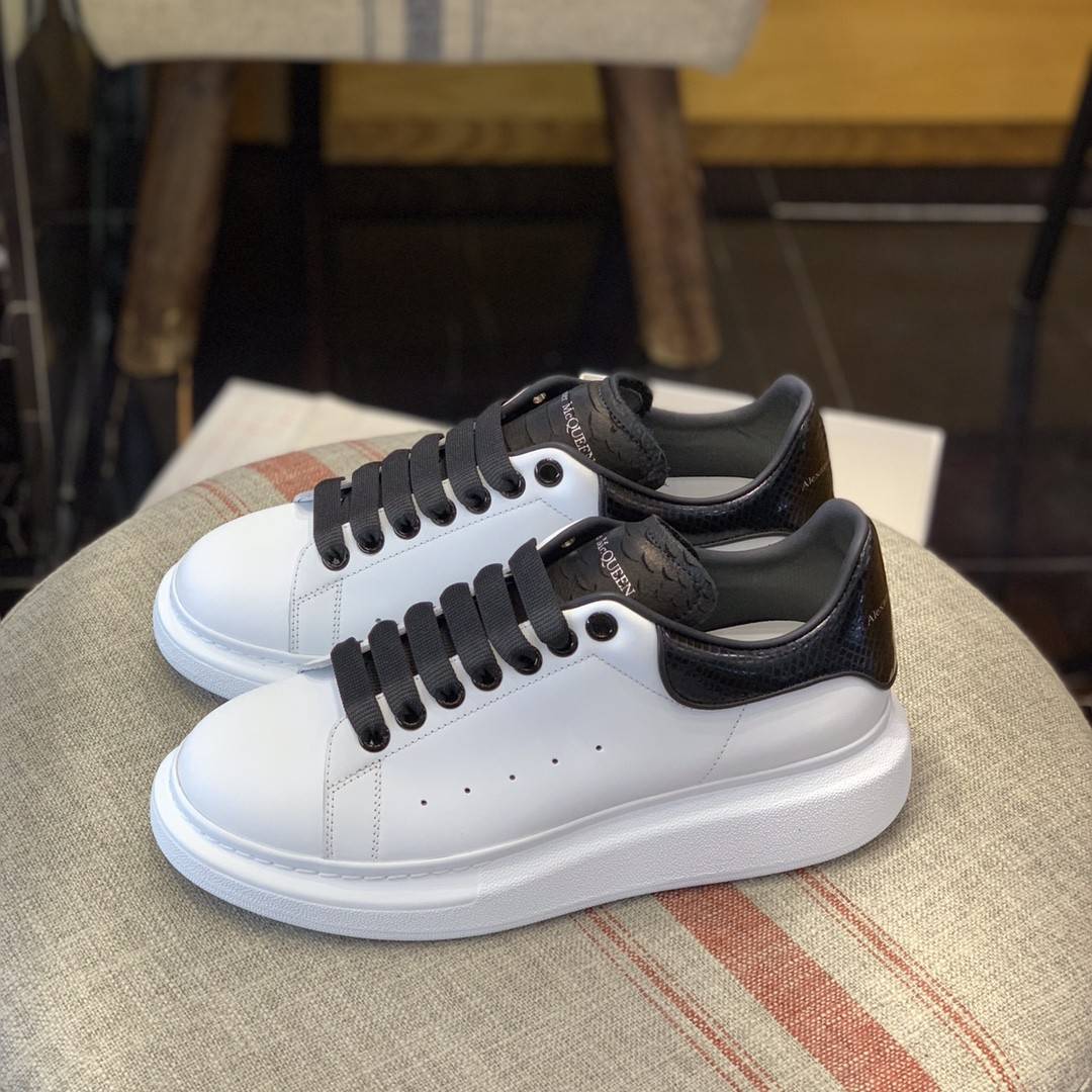 A1exa*der Mcqv*en MQ Black snake-grain patternTail Sneakers