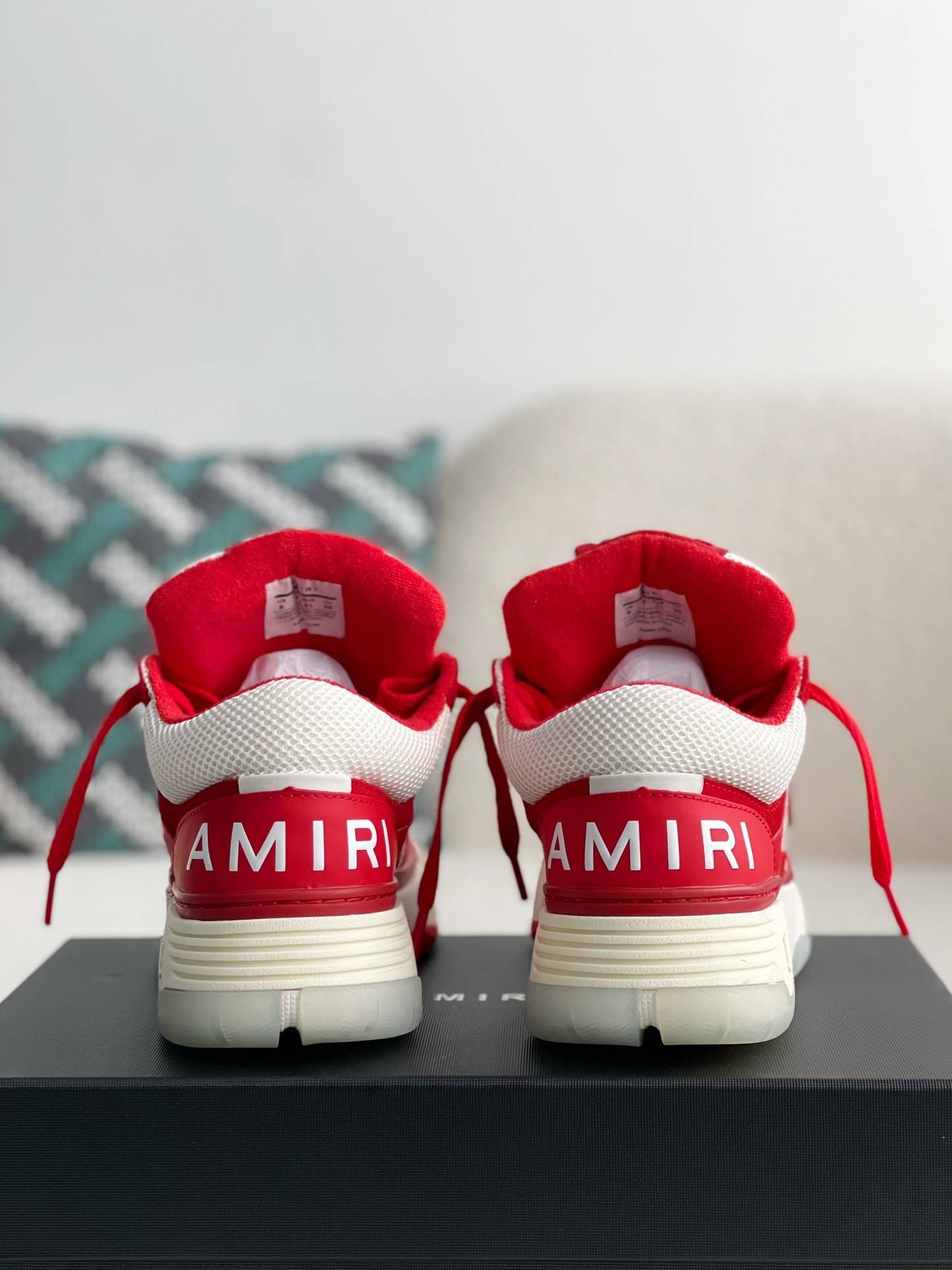 A*RI sneaker