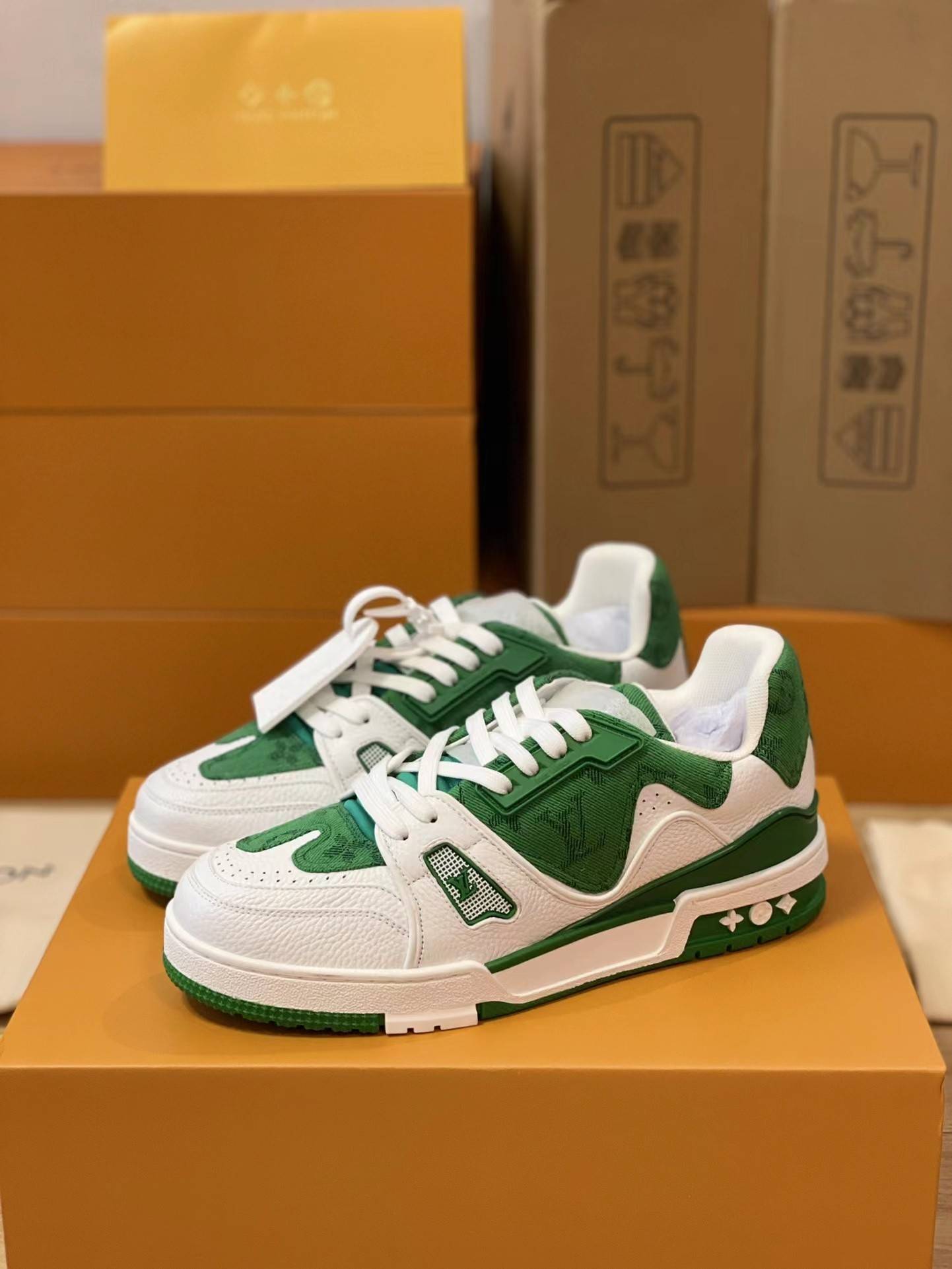 L*V TRAINER 1A9IQ5 Sneakers