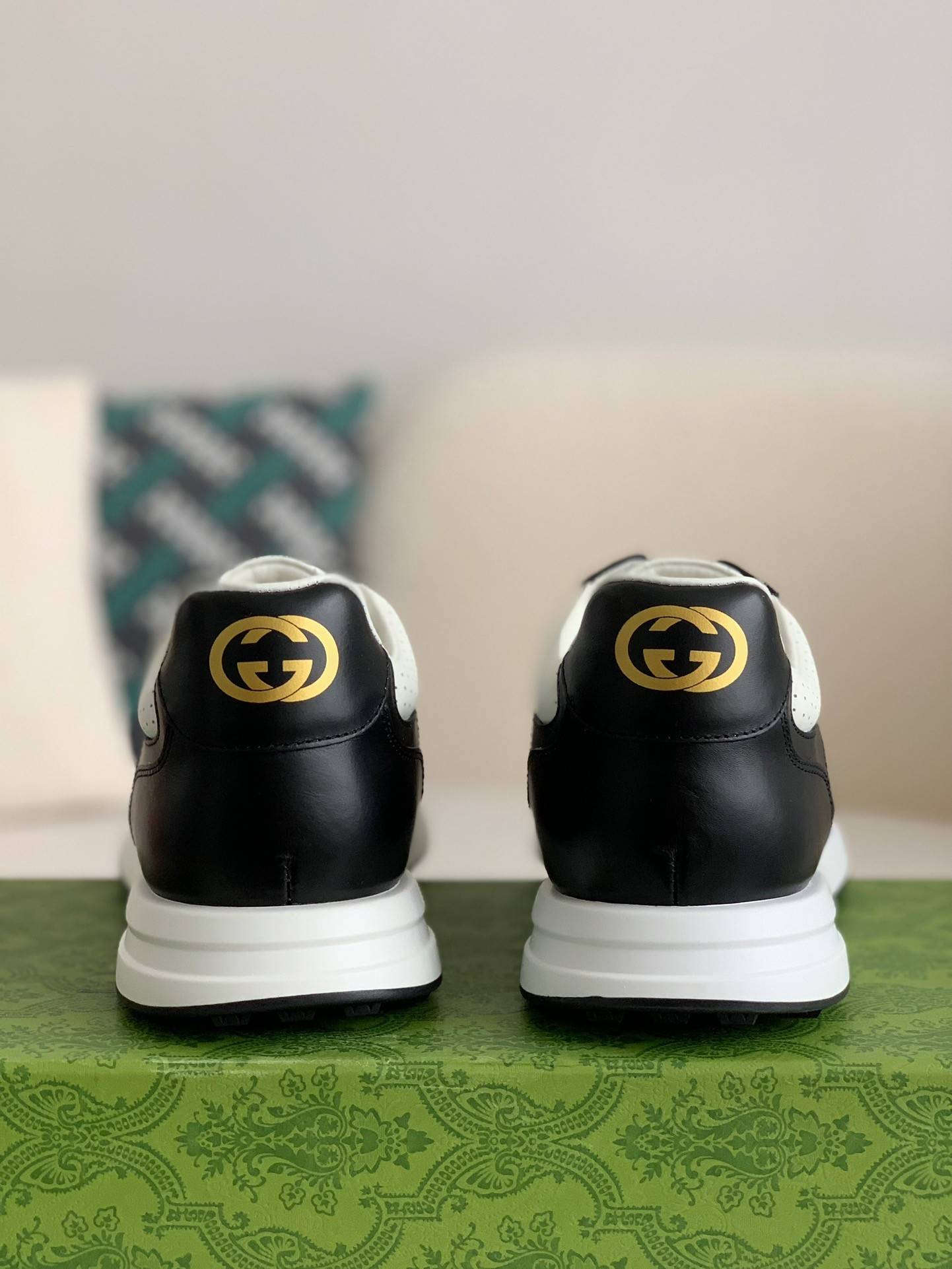 GU*INew Arrival sneakers