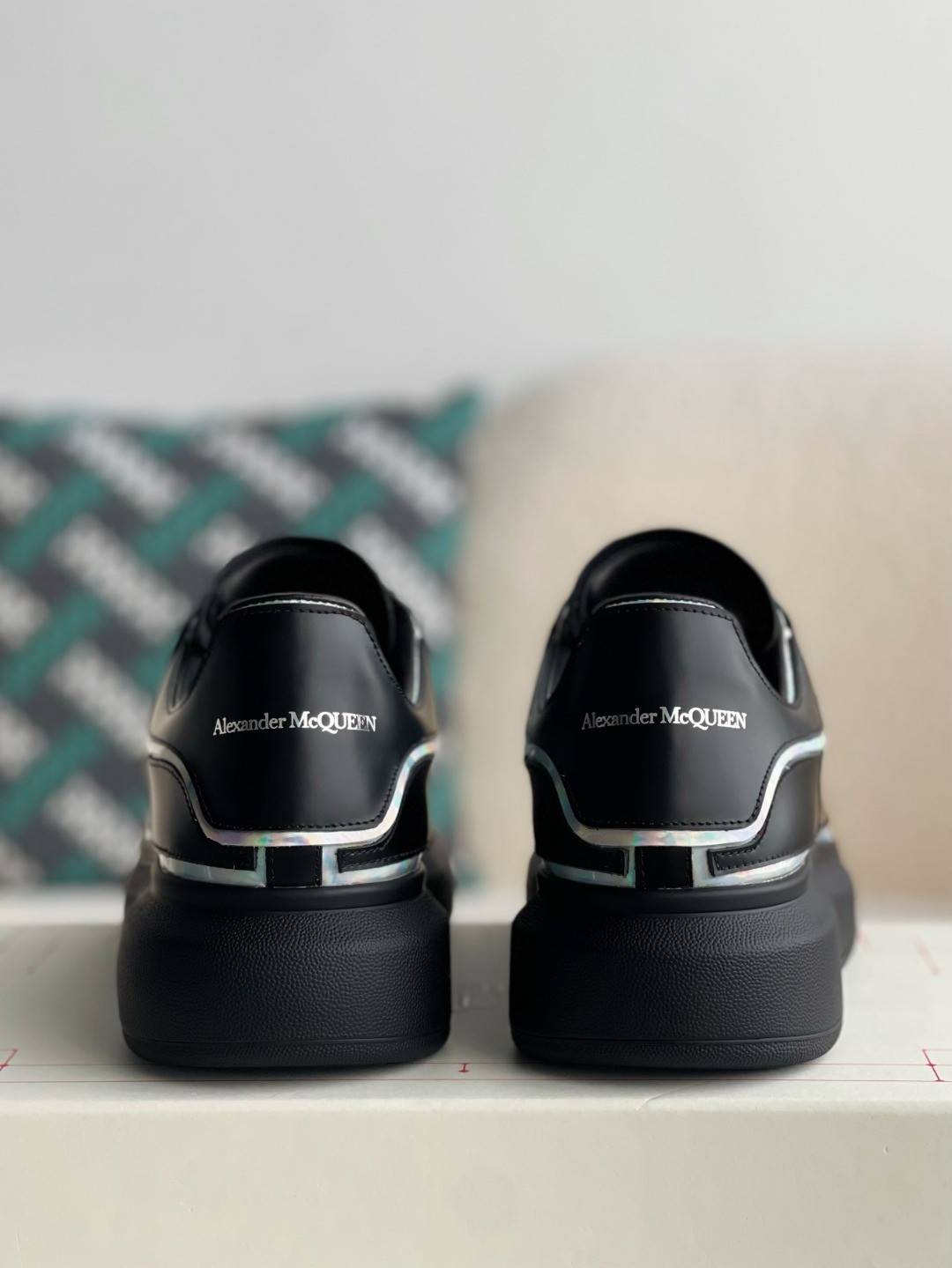 A1exa*der Mcqv*en MQ golden cowhide tail Air cushion bottom Sneakers