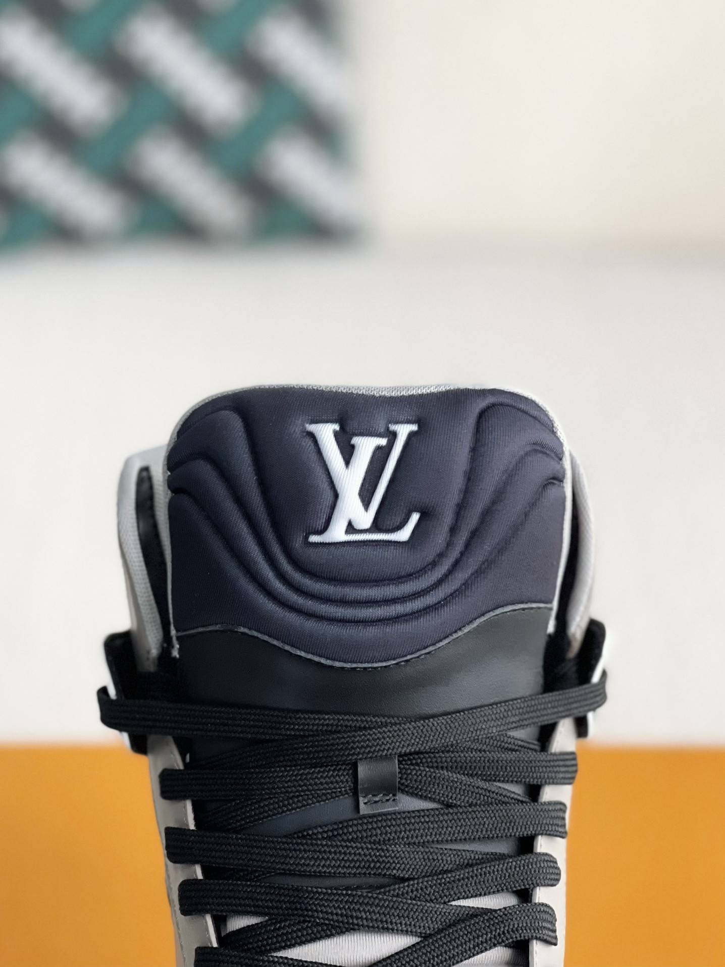 L*V TRAINER SNEAKERS