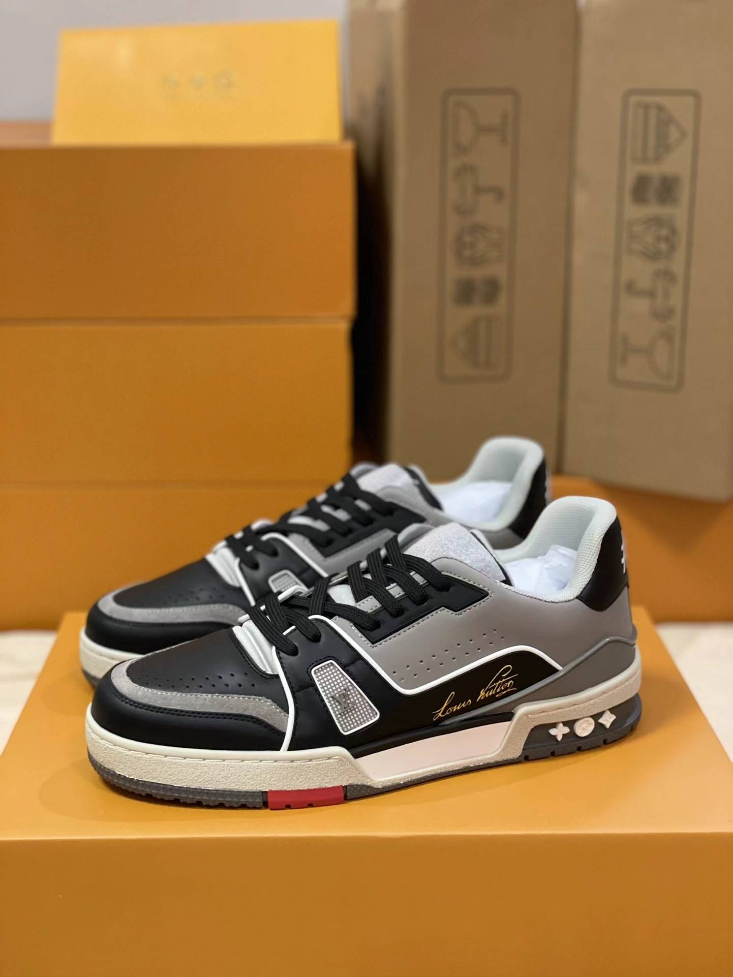 L*V TRAINER 1A9IQ5 Sneakers