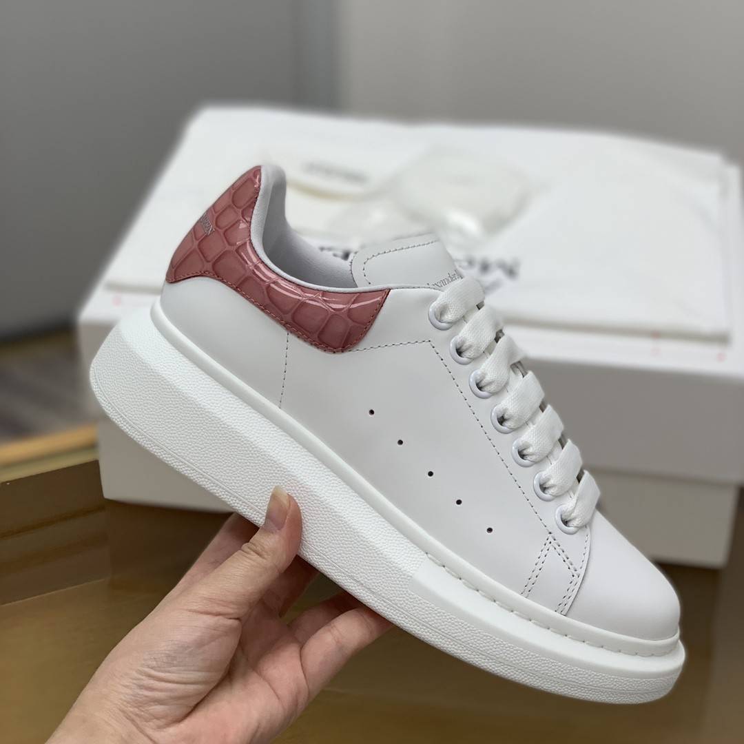 A1exa*der Mcqv*en MQ Powdery bead Stone grain tail Sneakers