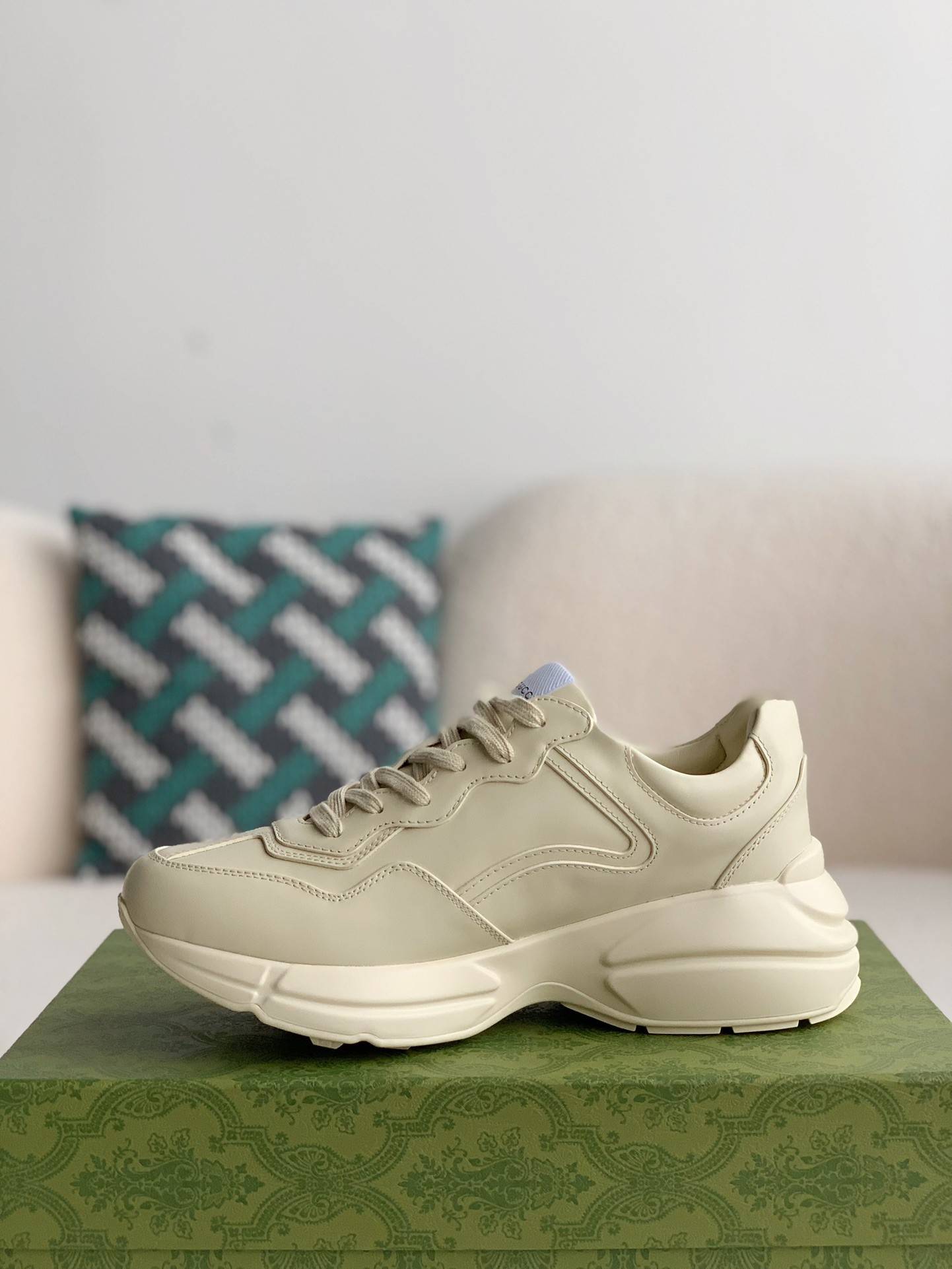 GU*IRetro Clunky Sneaker