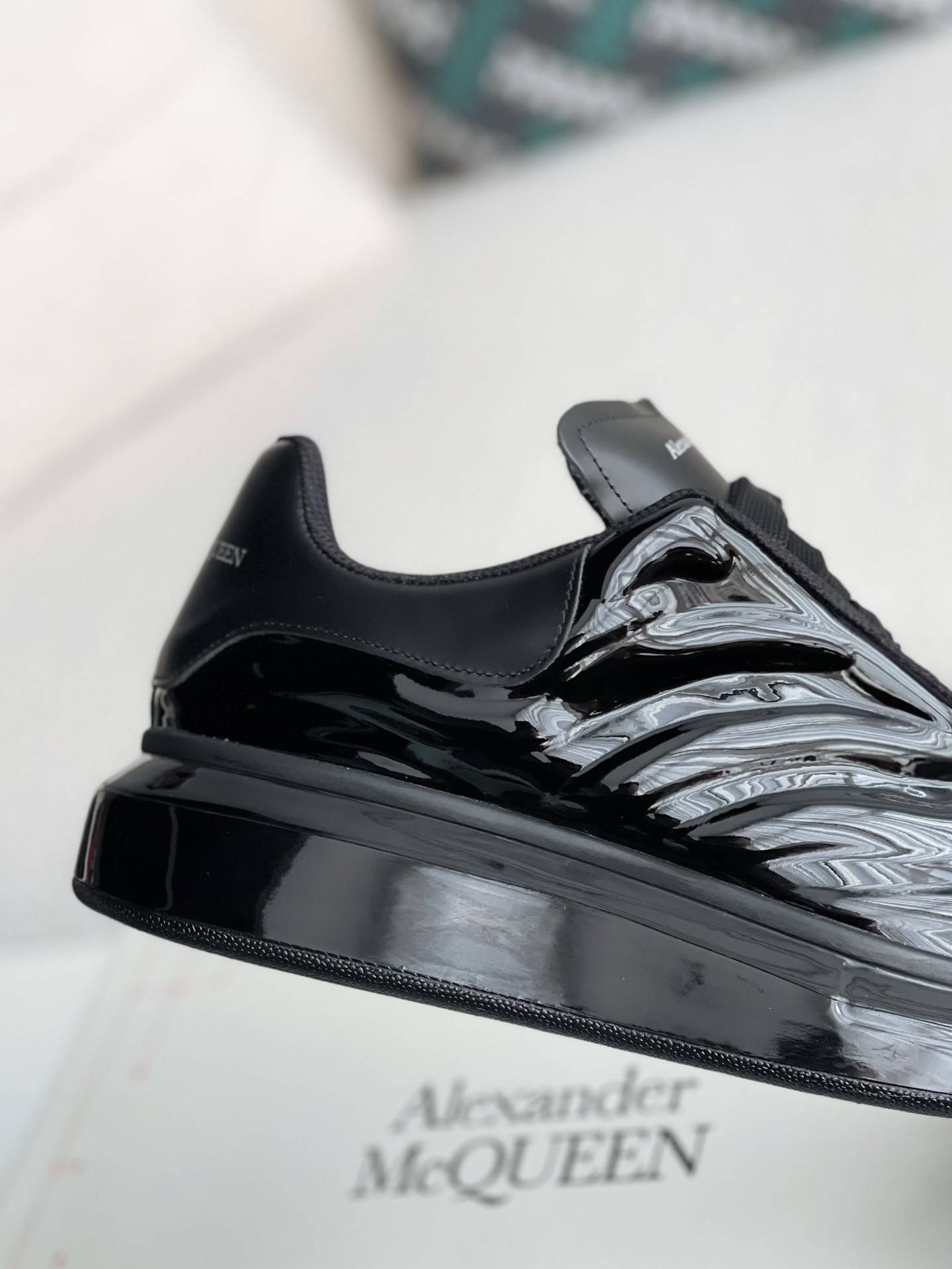 A1exa*der Mcqv*en MQ golden cowhide tail Air cushion bottom Sneakers