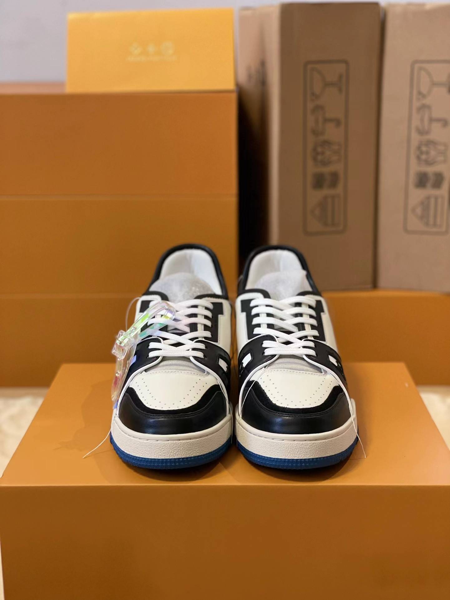 L*V TRAINER 1A9IQ5 Sneakers