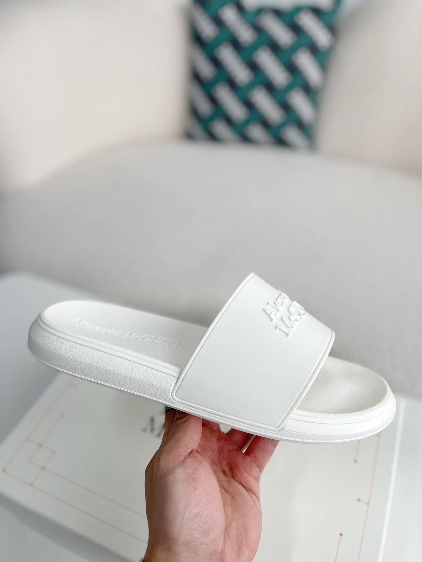 A1exa*der Mcqv*en Slippers