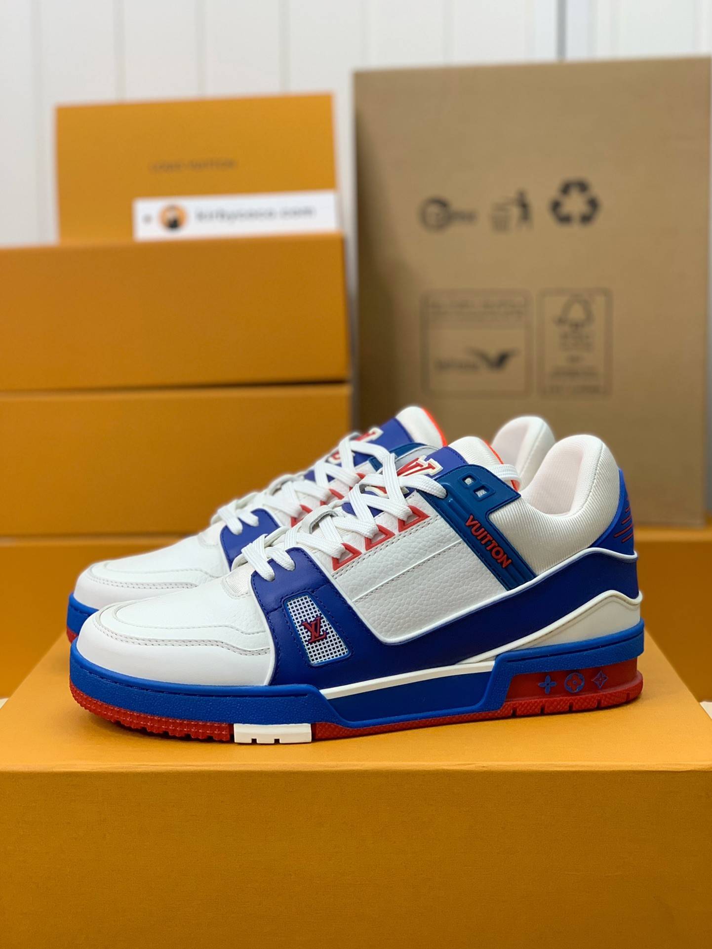 L*V TRAINER Sneakers