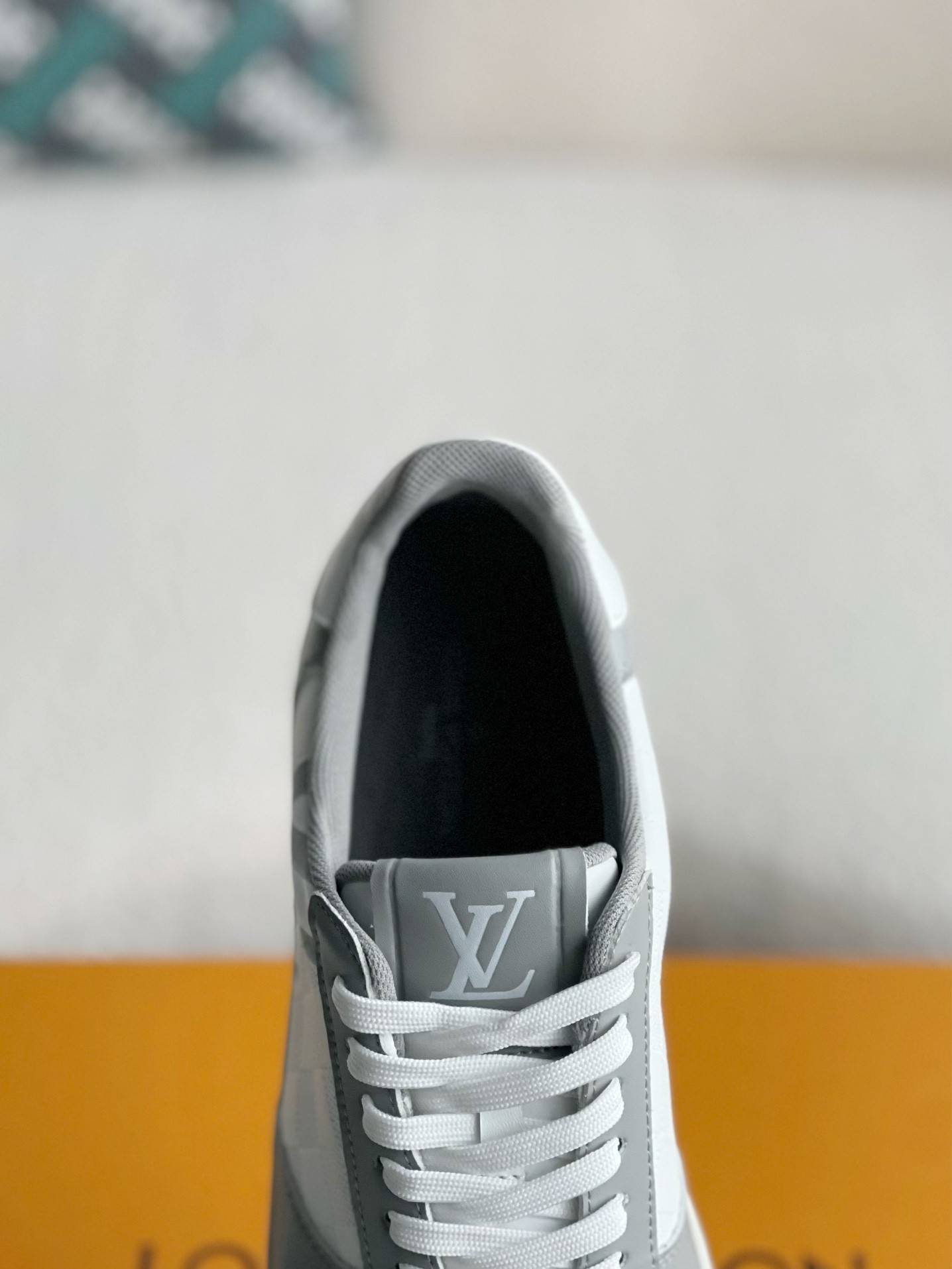 L*V SNEAKERS