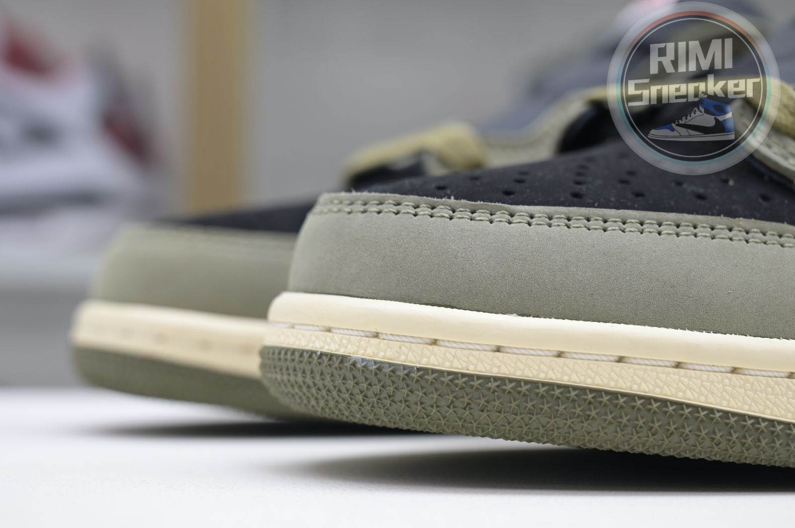 Travis Scott x Jordan Air Jordan 1 Low OG 7.0 Black Olive DM7866-002