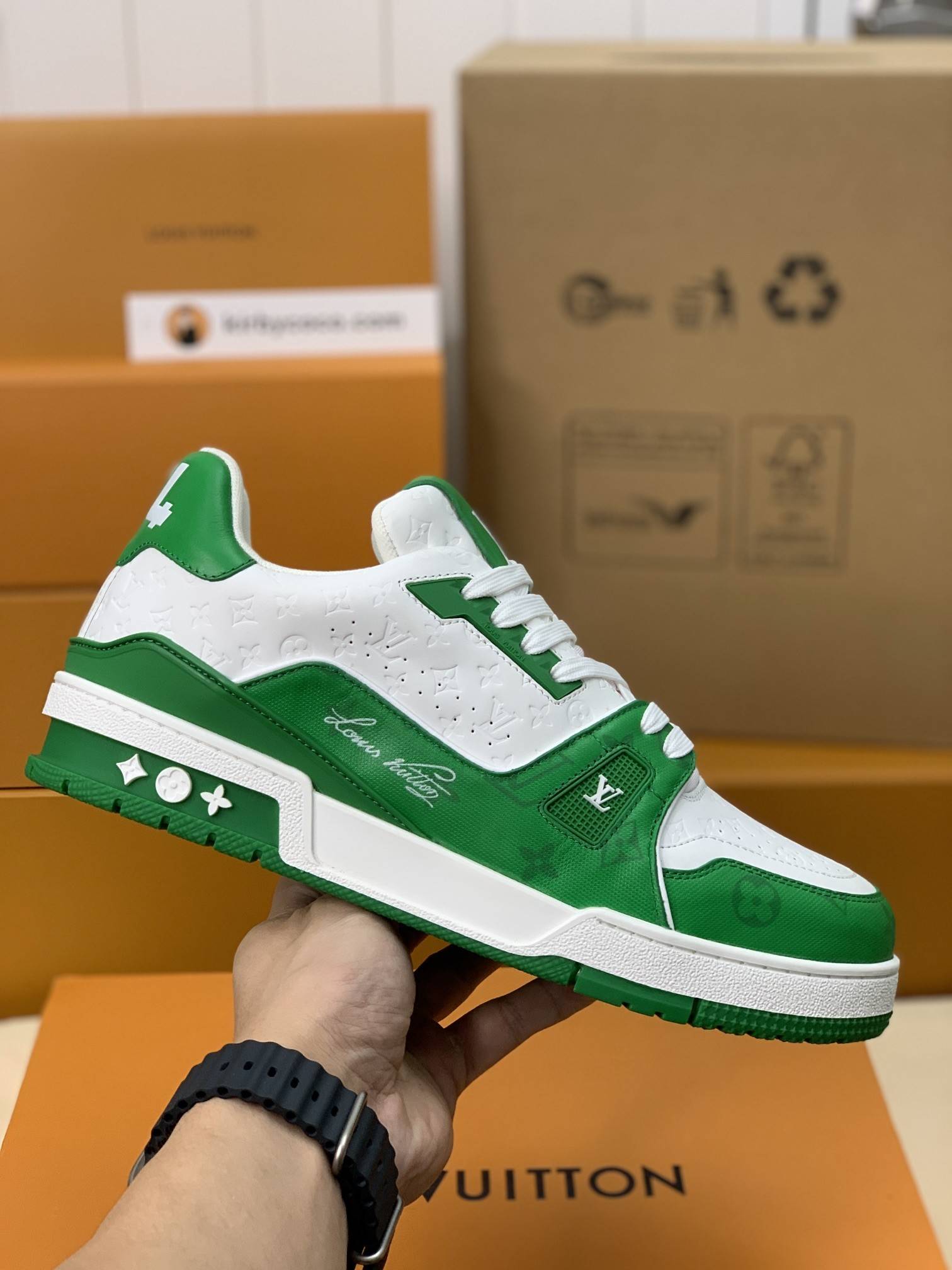 L*V TRAINER Sneakers