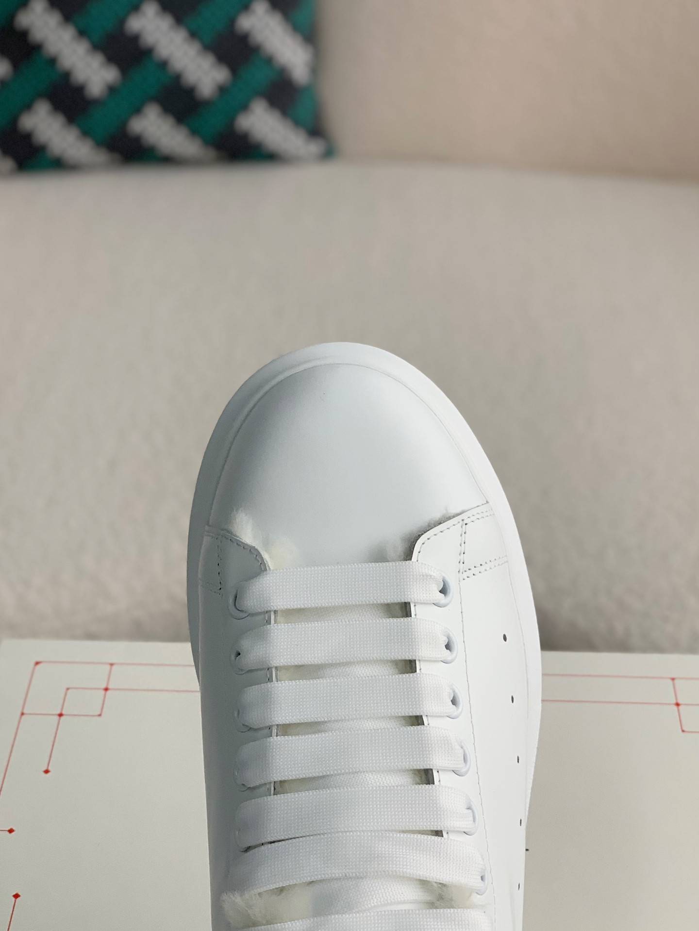 A1exa*der Mcqv*en  Sneakers