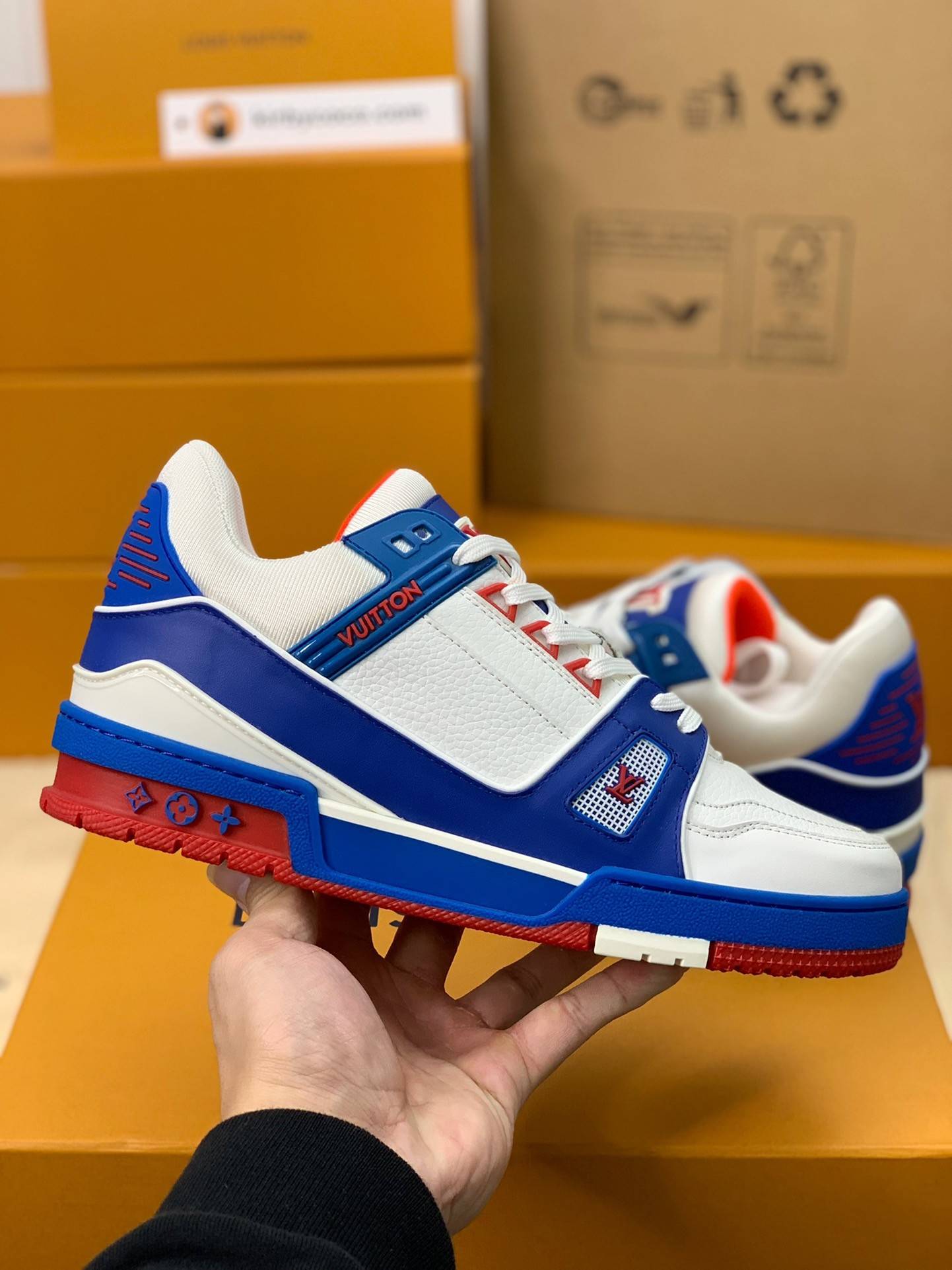 L*V TRAINER Sneakers