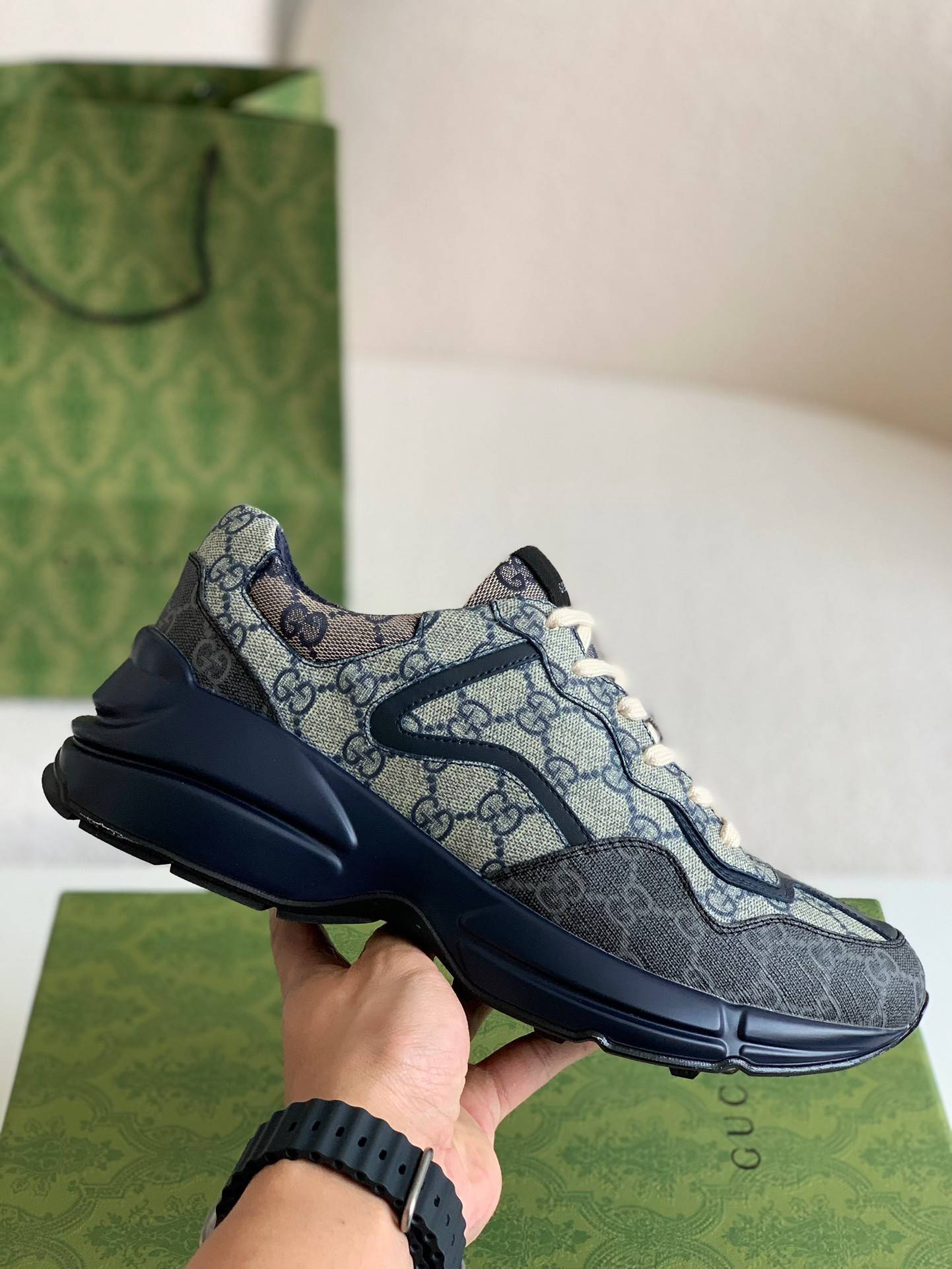 GU*IRetro Clunky Sneaker