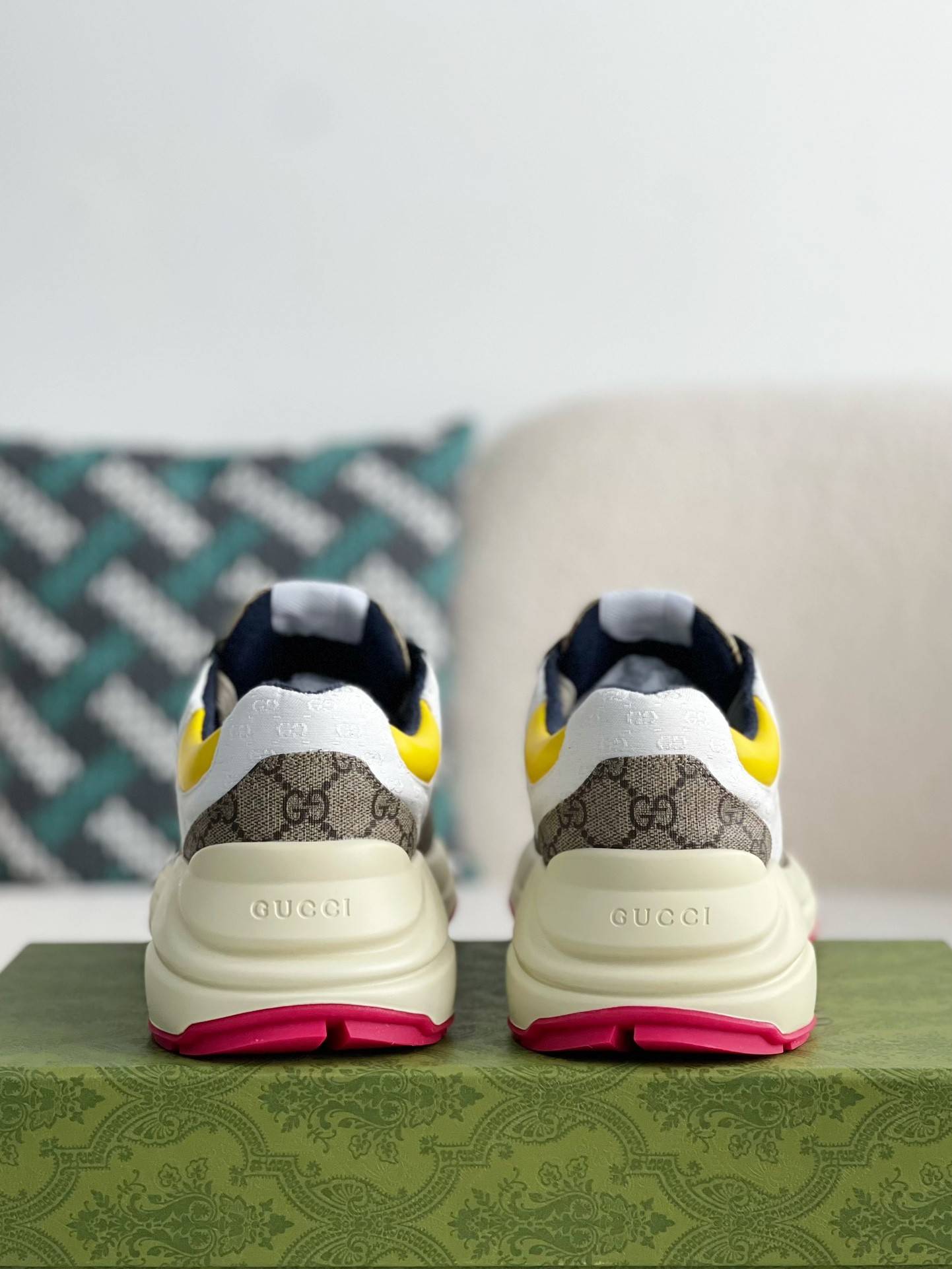 GU*IRetro Clunky Sneaker